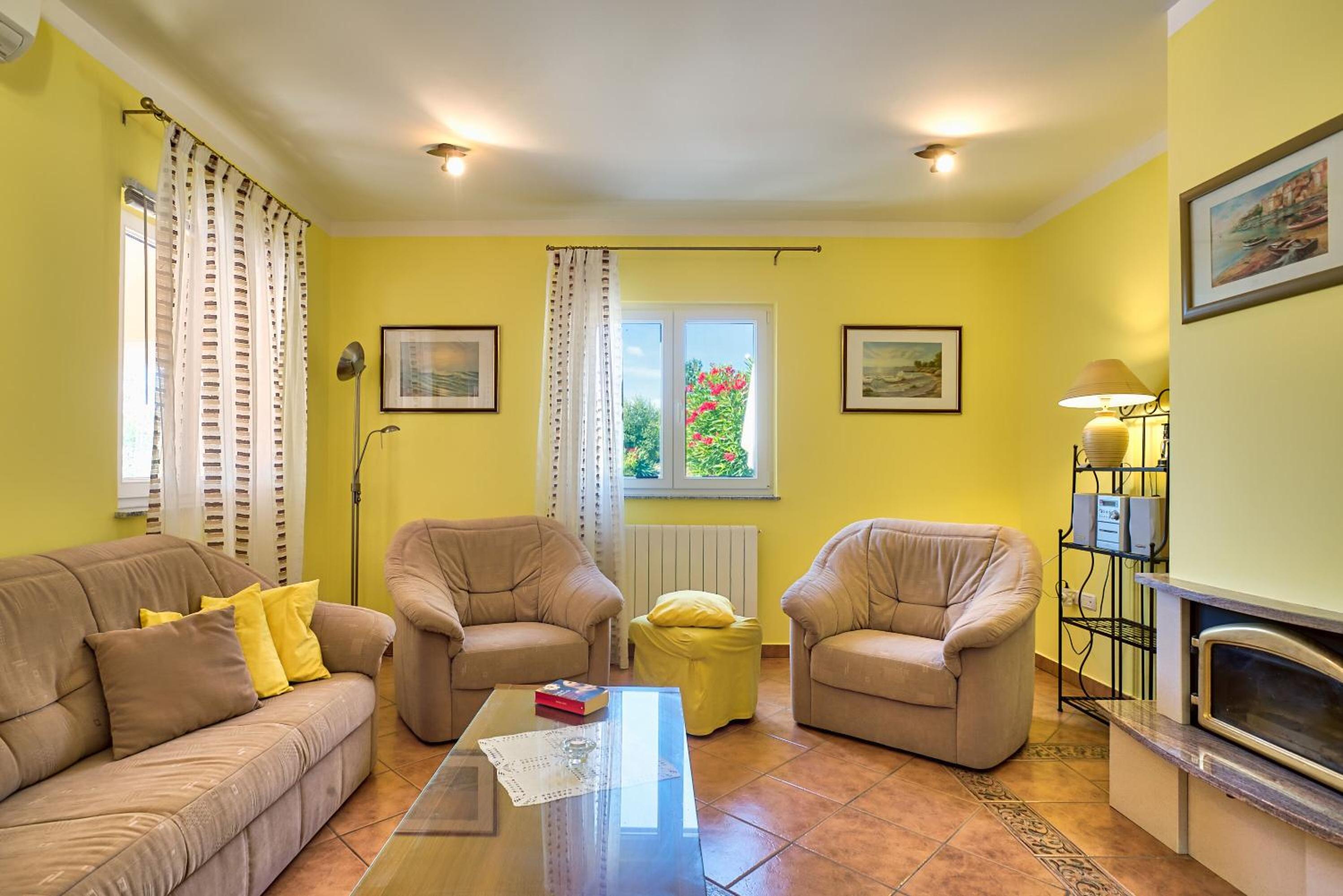 Villa photo 3
