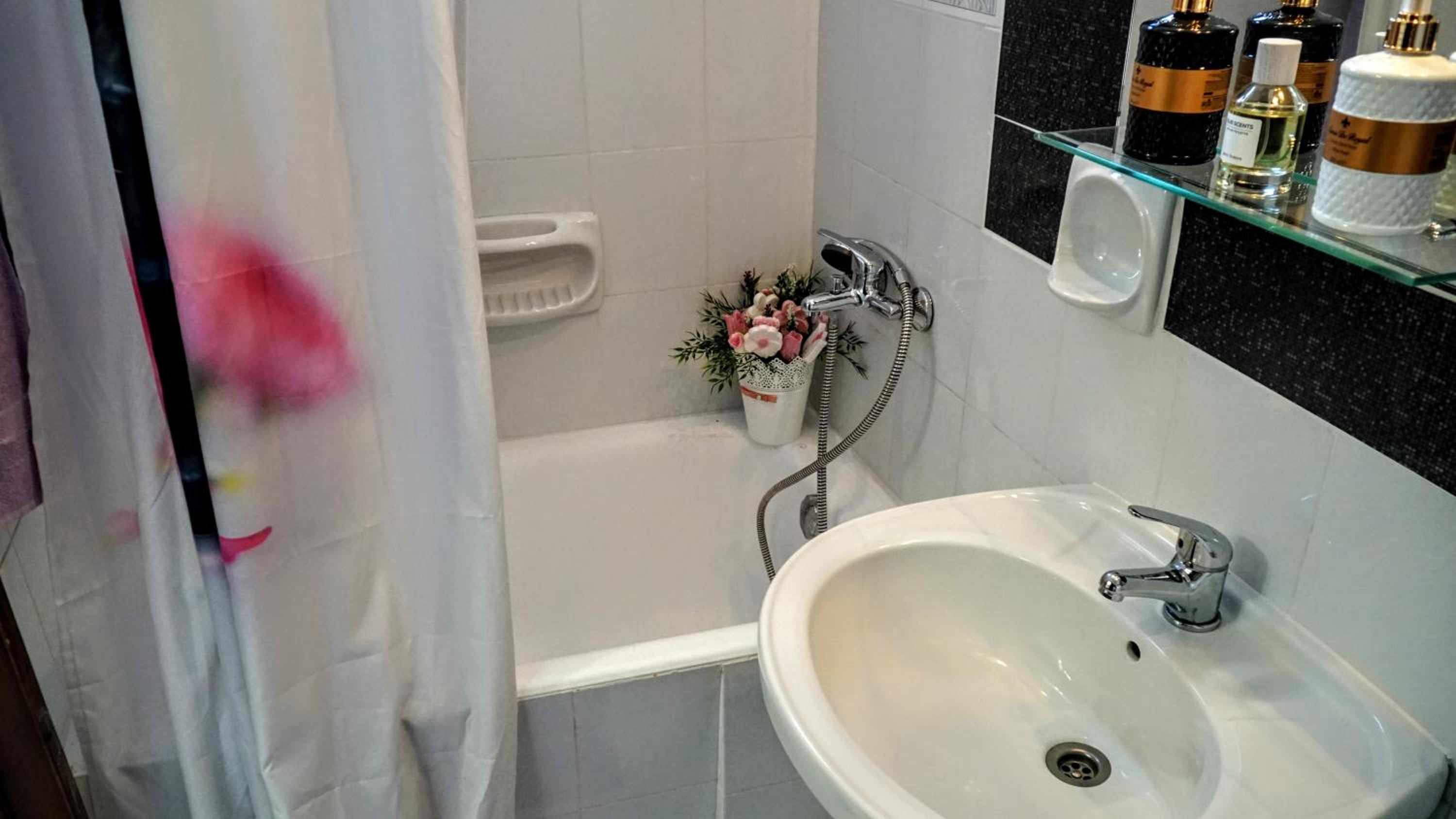 Two-Bedroom House - Photo 20