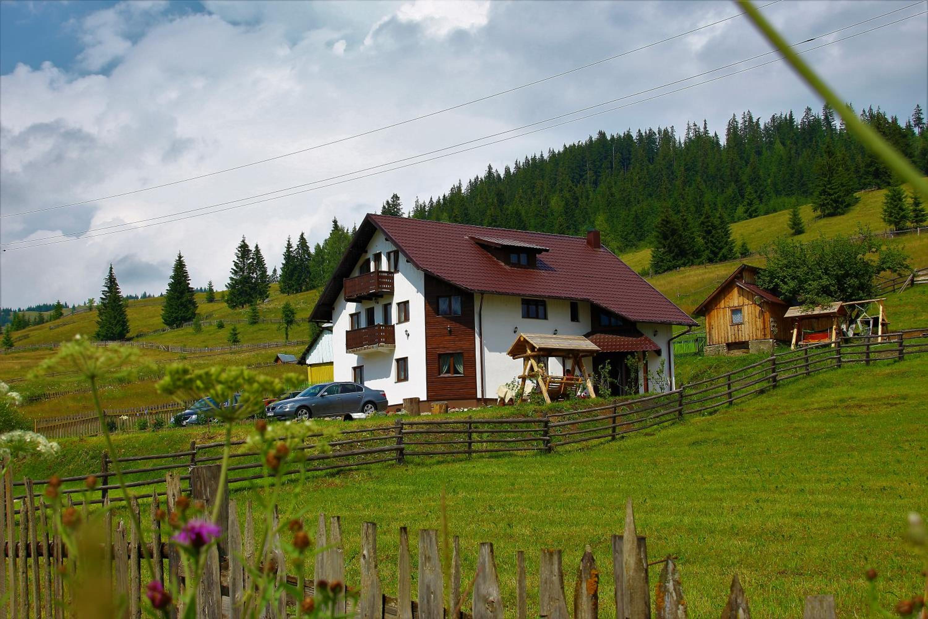 Six-Bedroom House photo 1