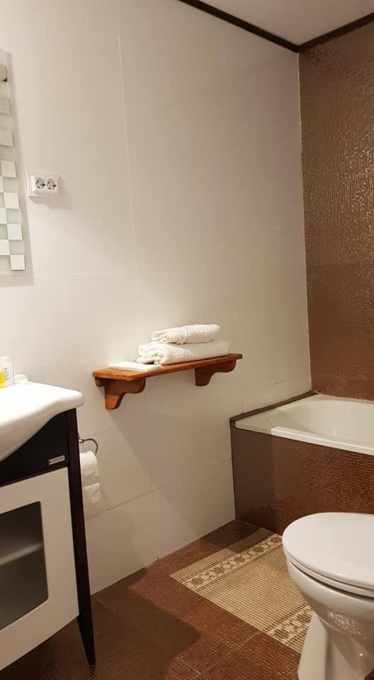 Double Room with Balcony - Photo 2