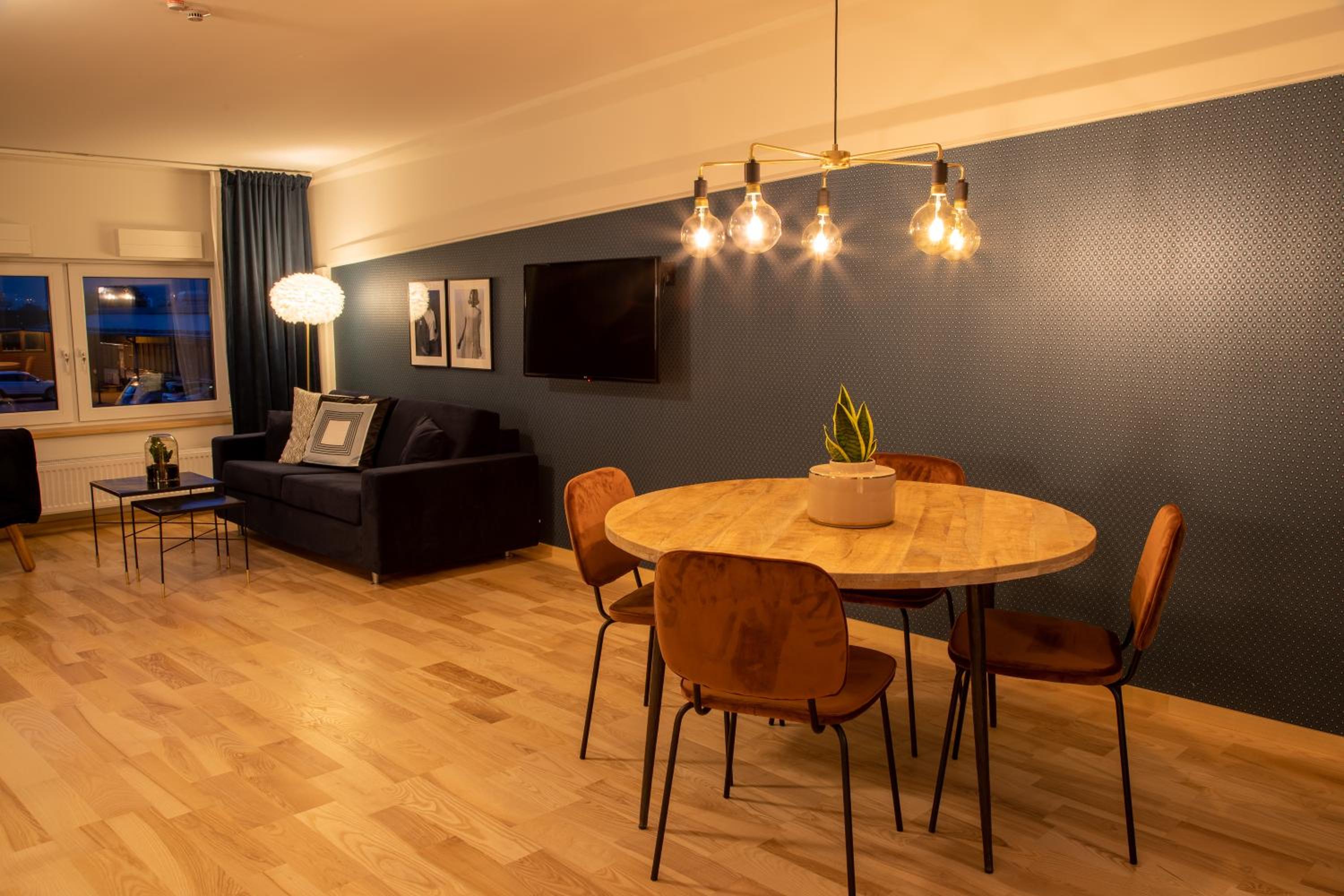 Family Room - Photo 8