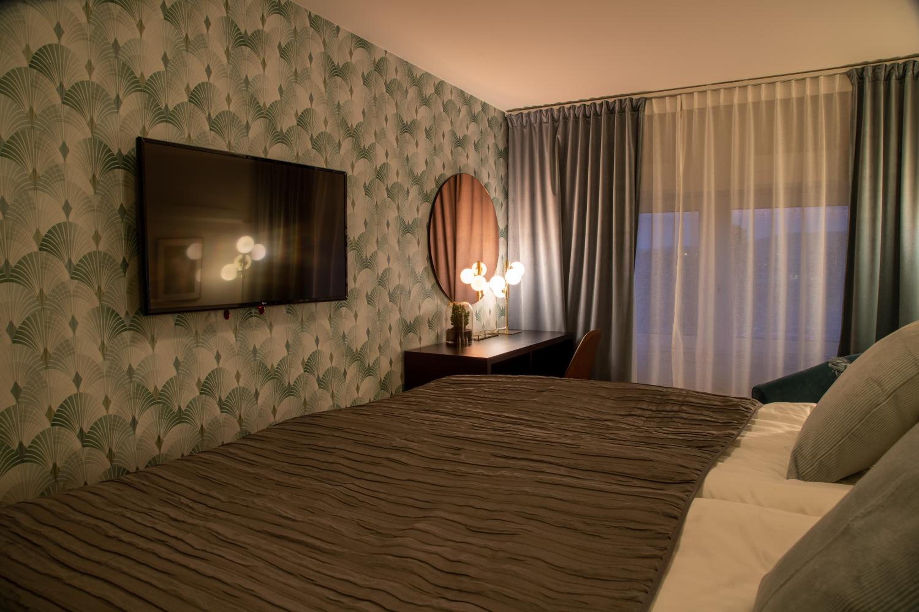 Double Room - Photo 8
