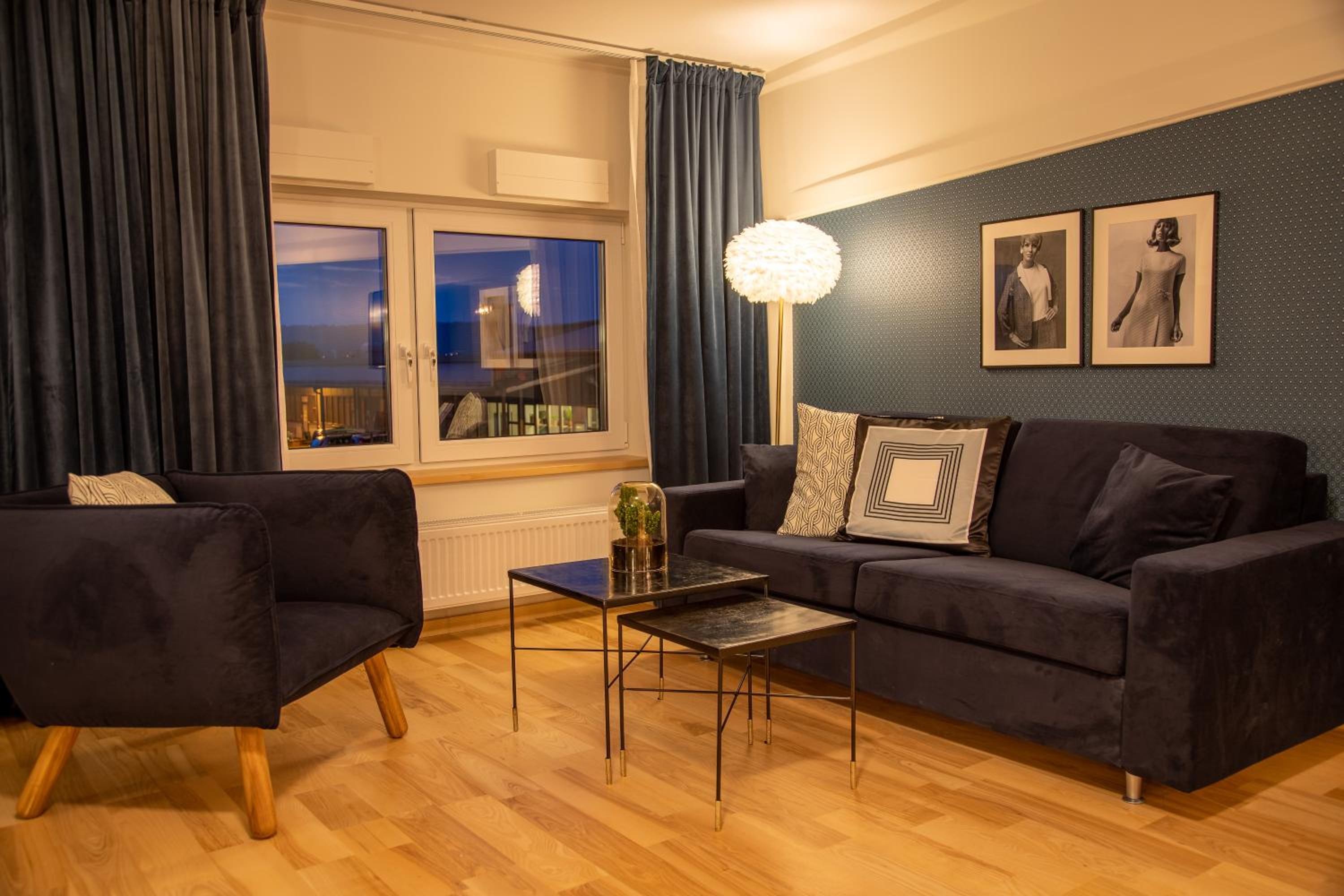 Family Room - Photo 4