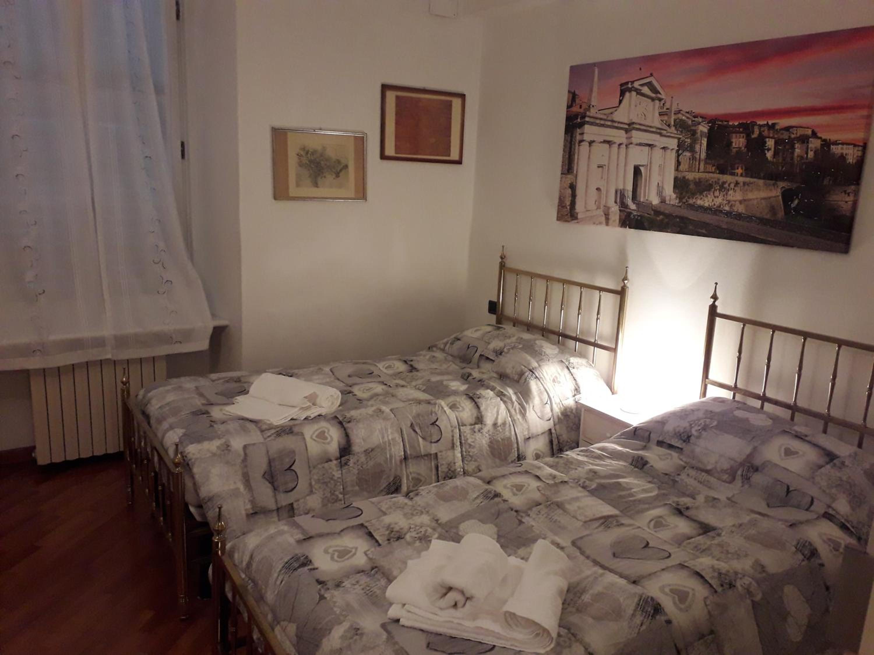Two-Bedroom House - Photo 31
