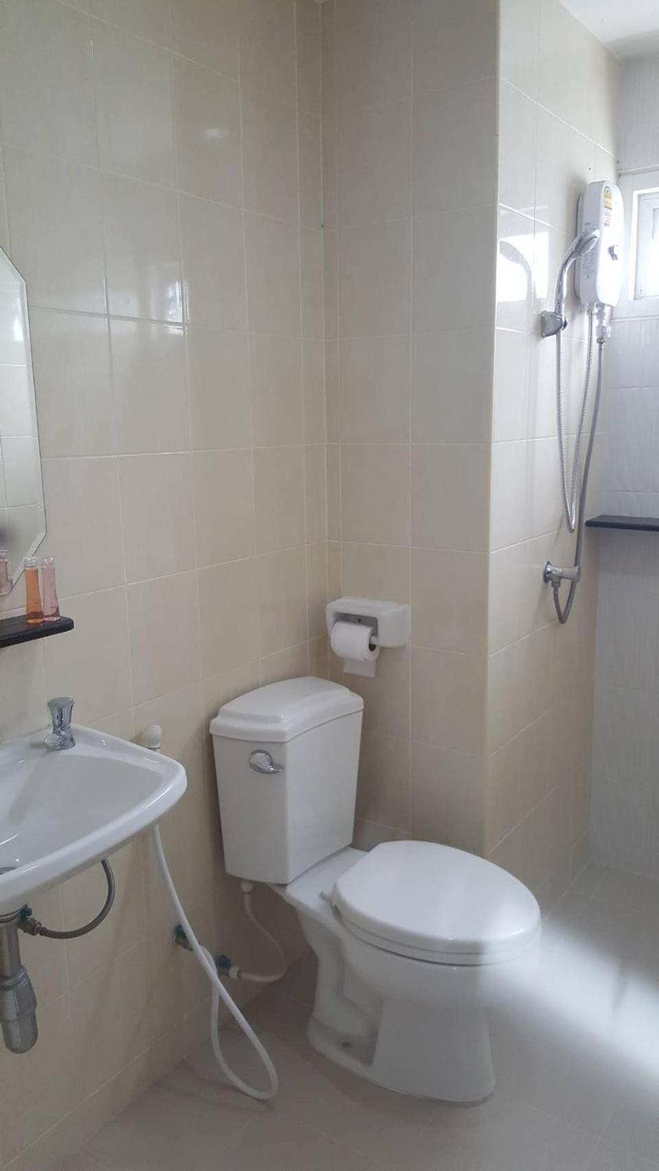 Deluxe Room - Photo 5