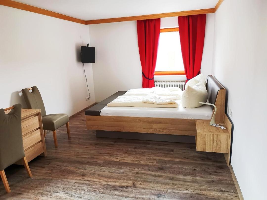Standard Double Room - Photo 12
