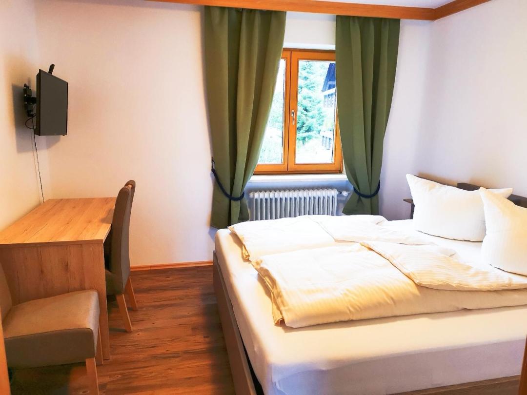 Standard Double Room - Photo 13
