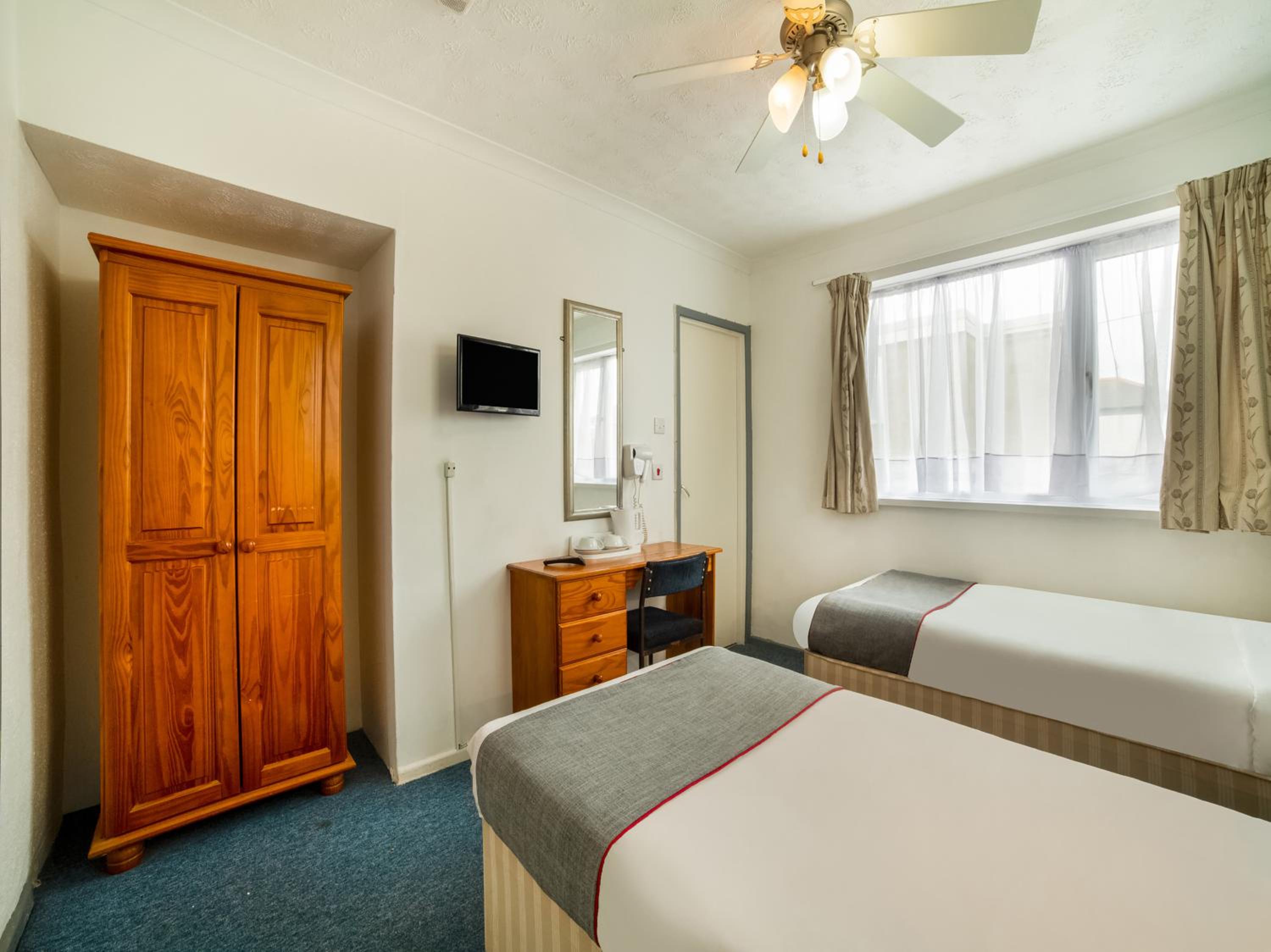 Standard Twin Room photo 3