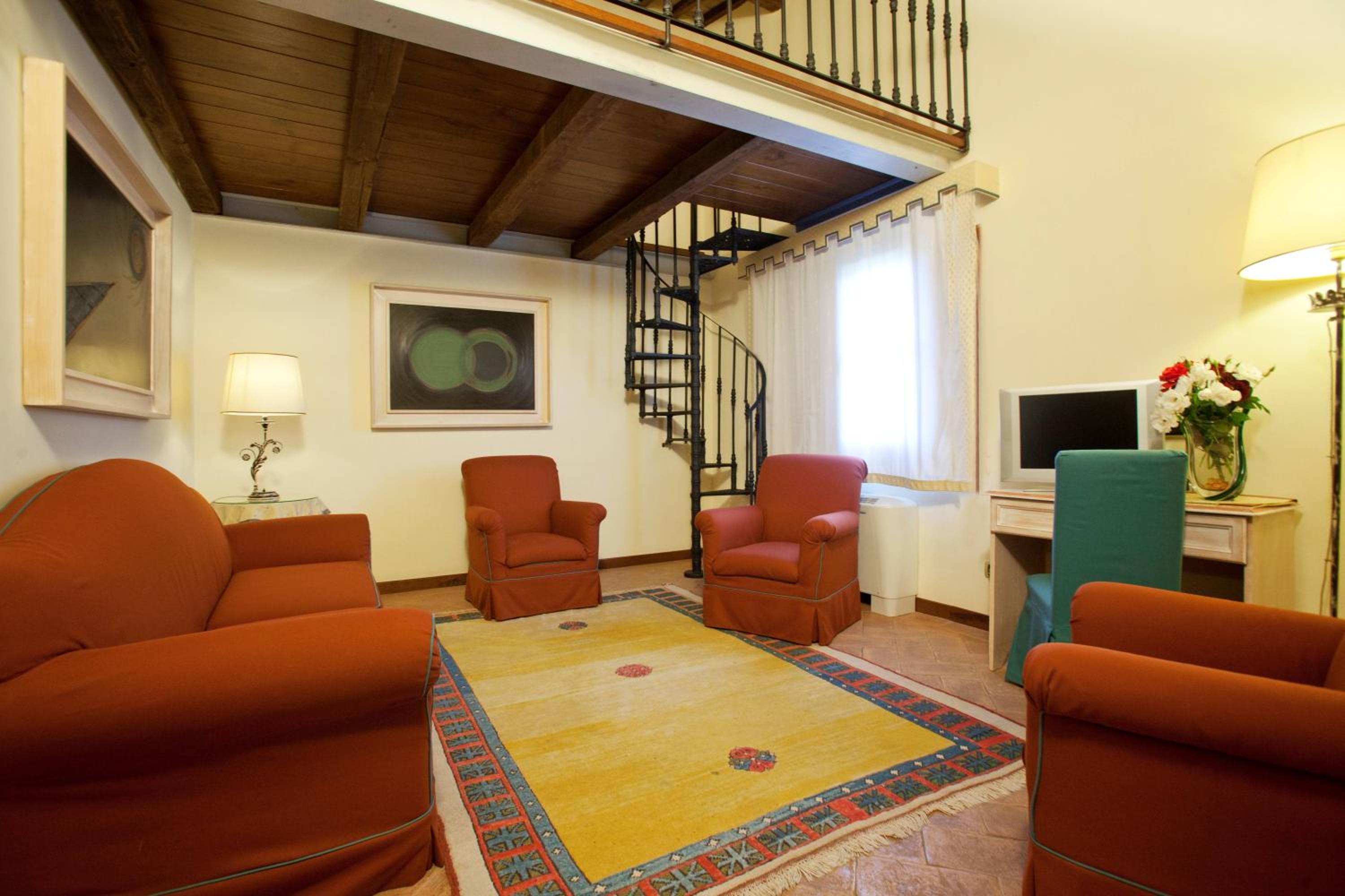 Deluxe Triple Room - Photo 1