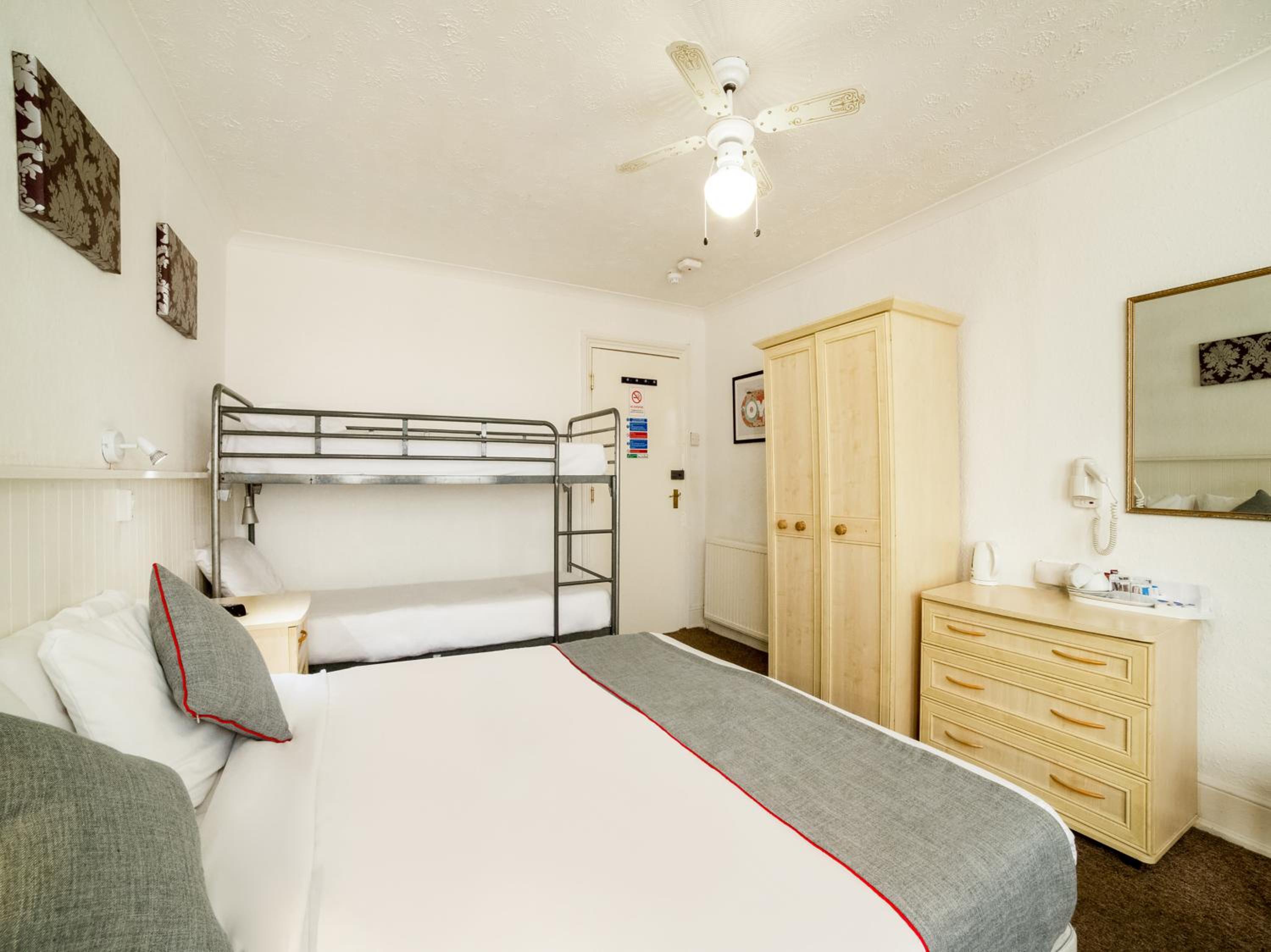 Standard Triple Room photo 2