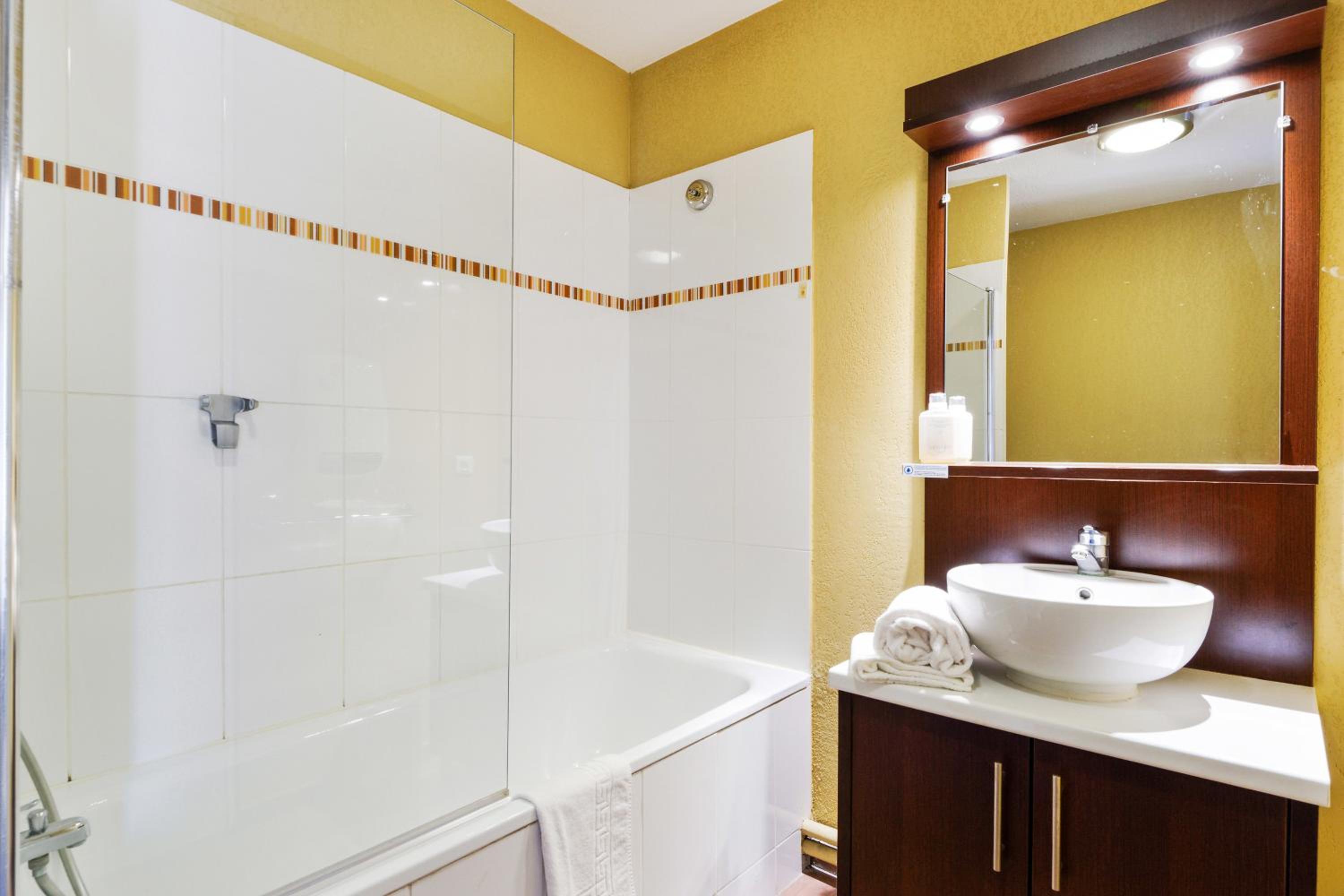 One-Bedroom Apartment - Photo 6