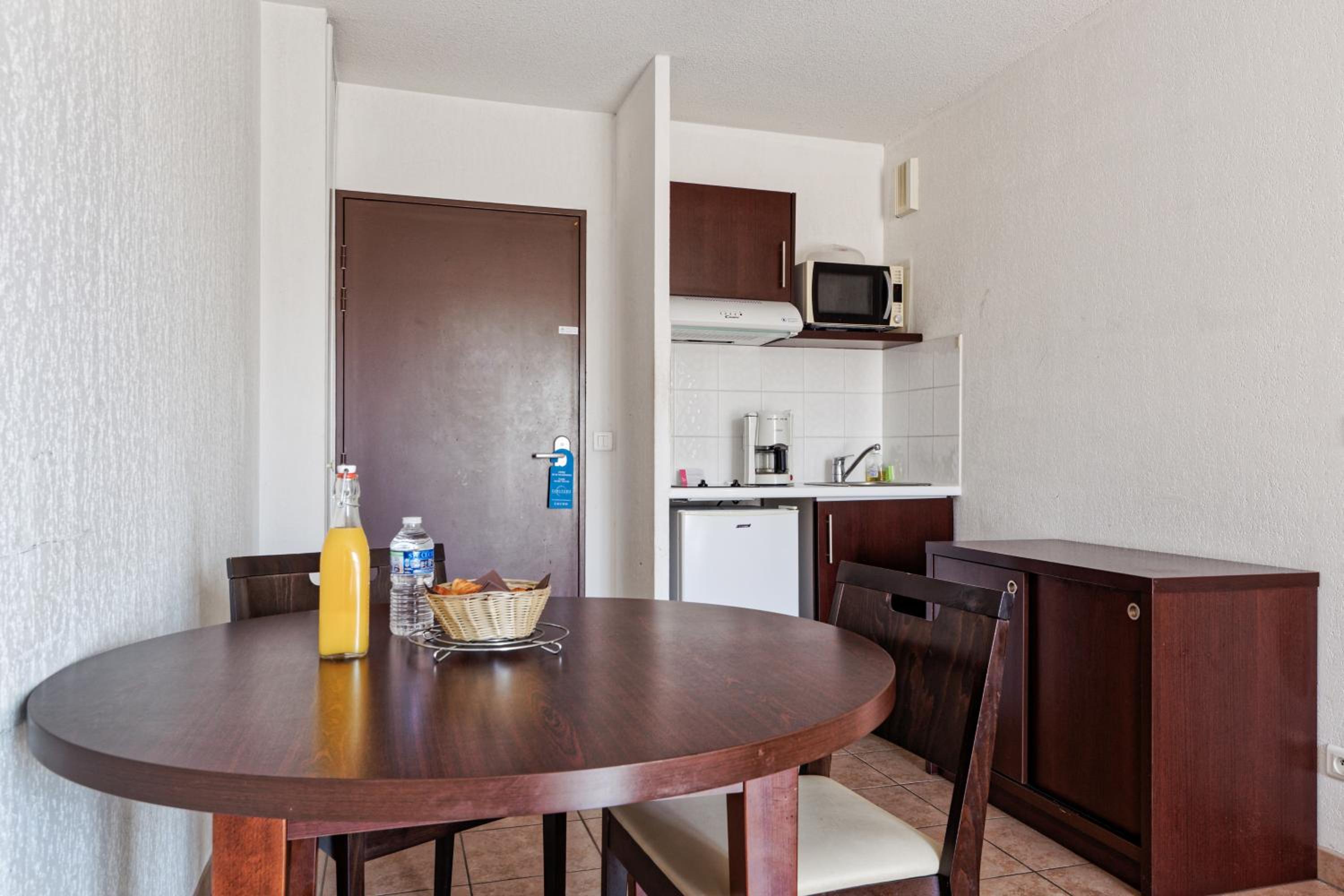 One-Bedroom Apartment - Photo 9