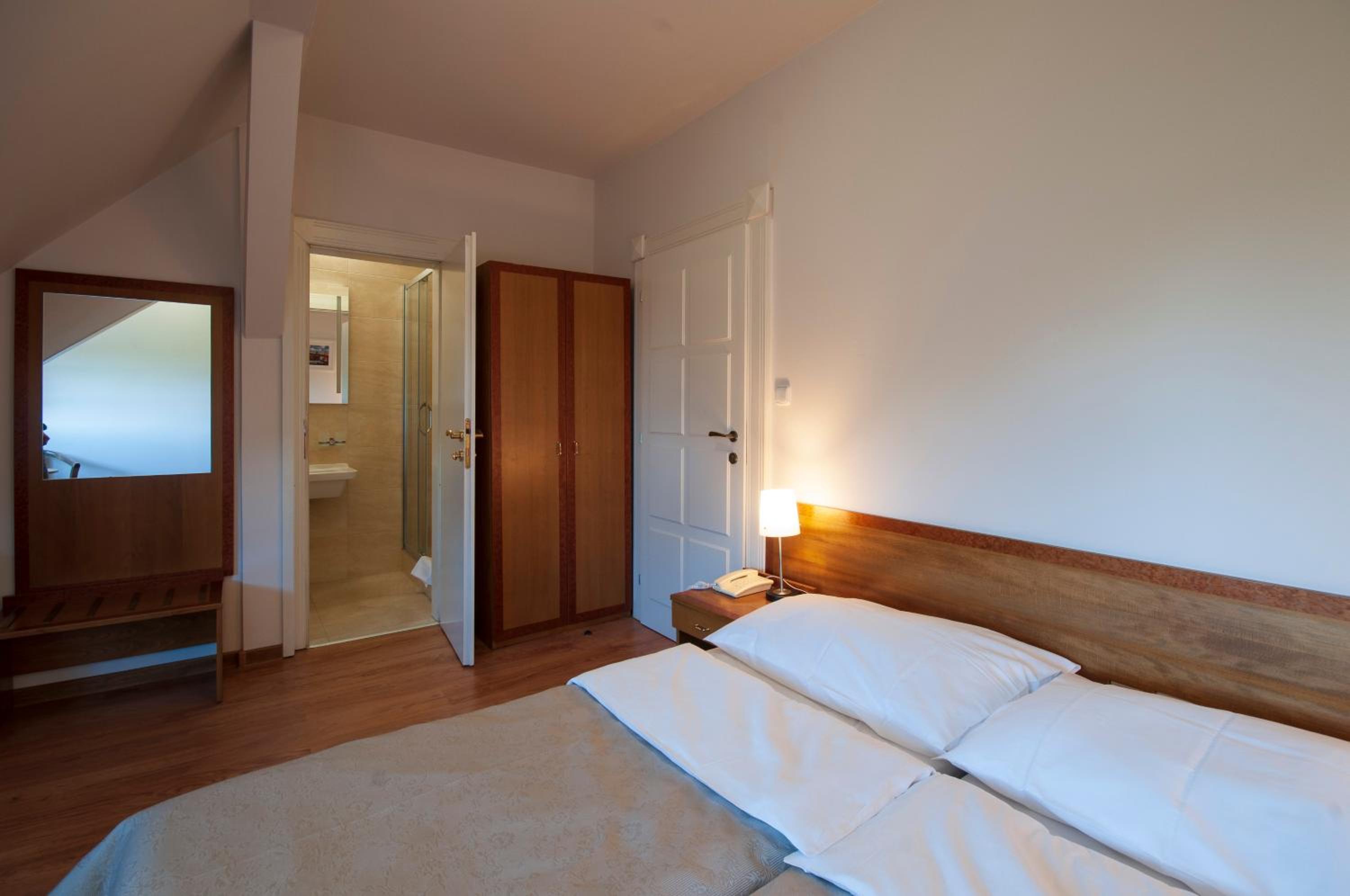 Standard Double or Twin Room photo 2