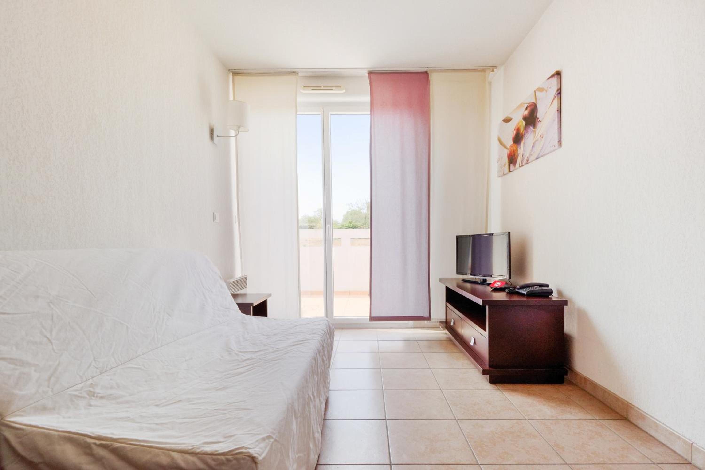 One-Bedroom Apartment - Photo 1
