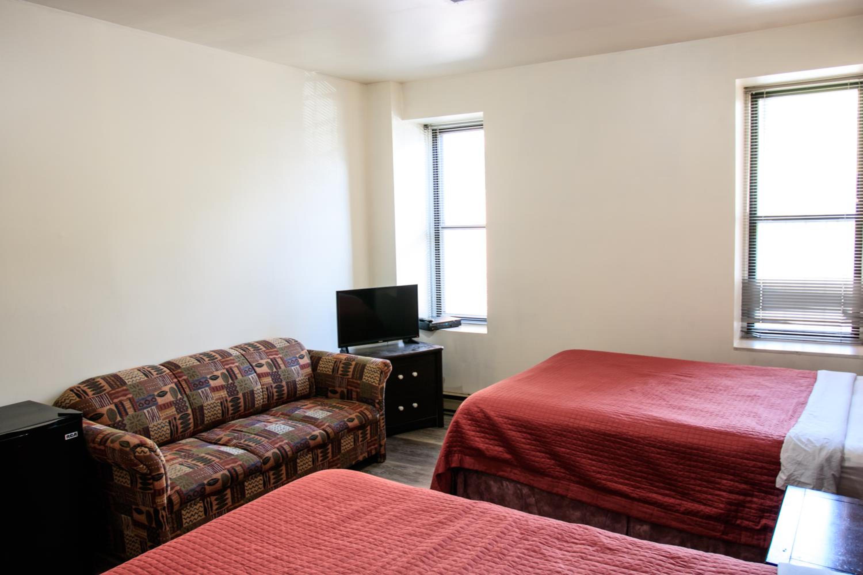  Economy Half Basement 2 Queen Bed Room  - Photo 1