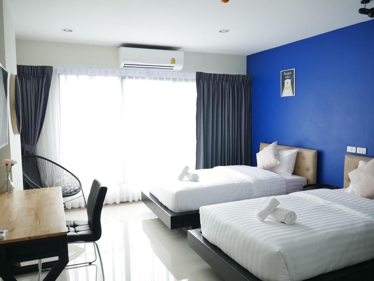 Twin Room with Balcony - Photo 11