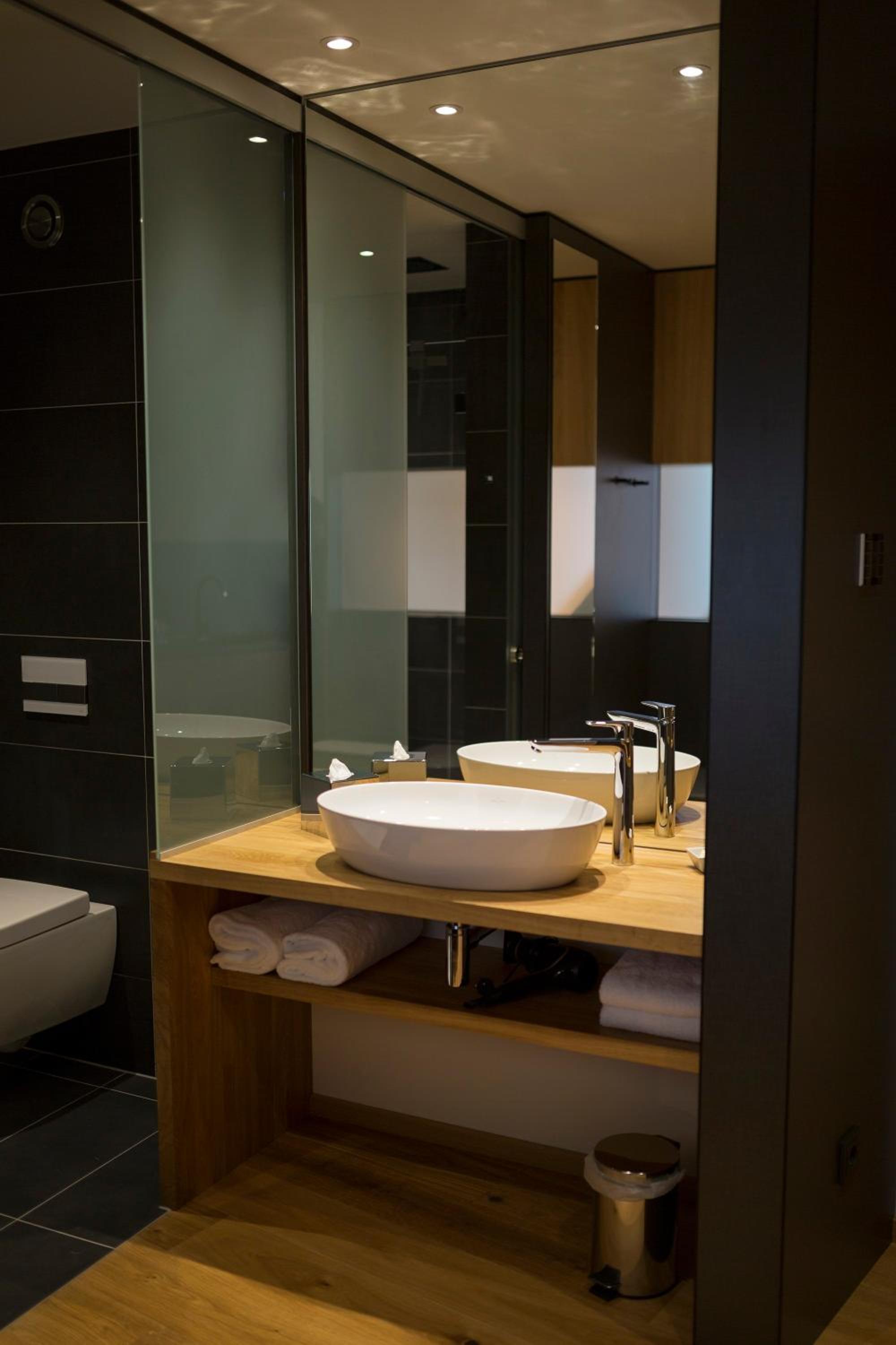 Double Room with Balcony - Photo 4