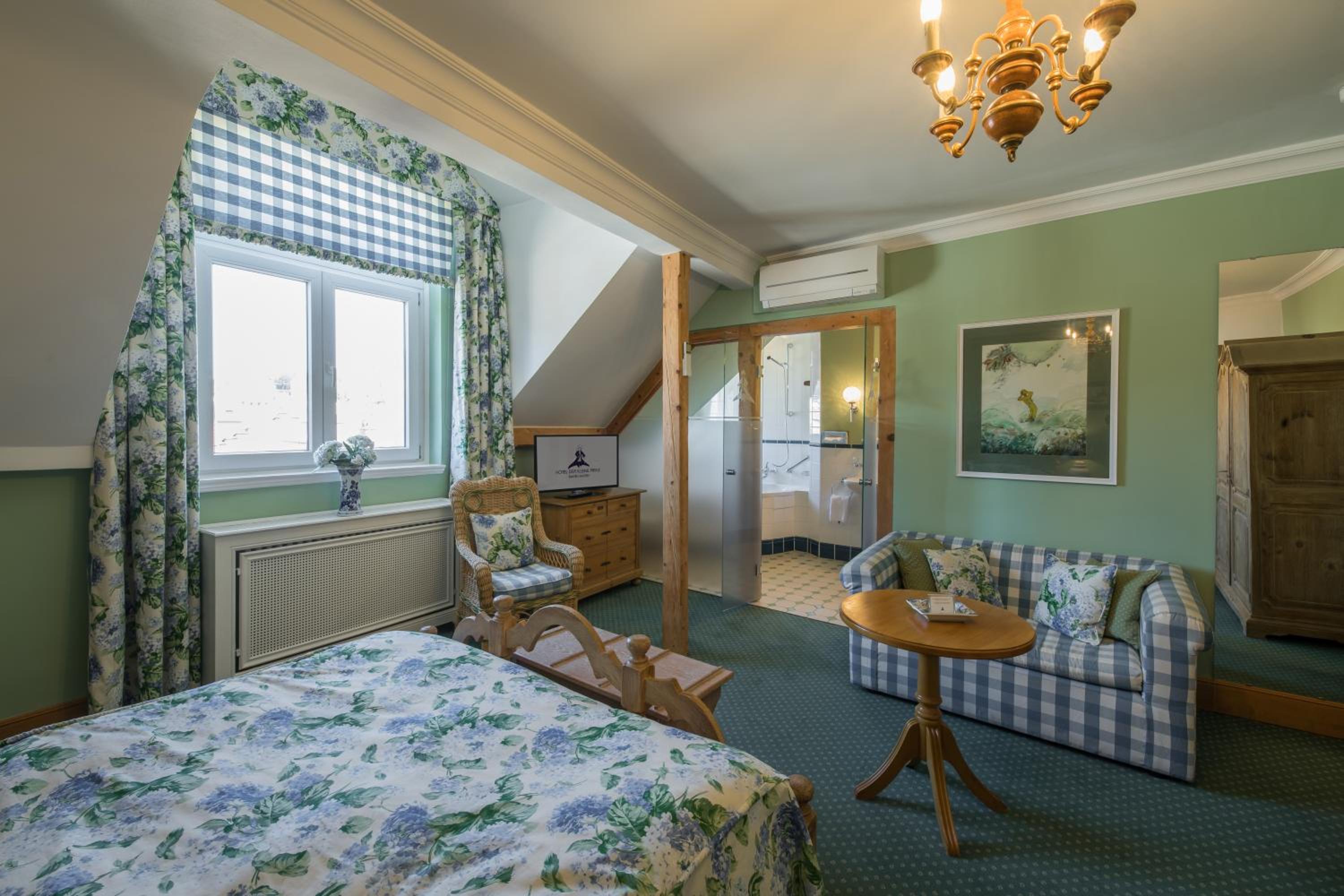 Deluxe Double Room - Photo 8