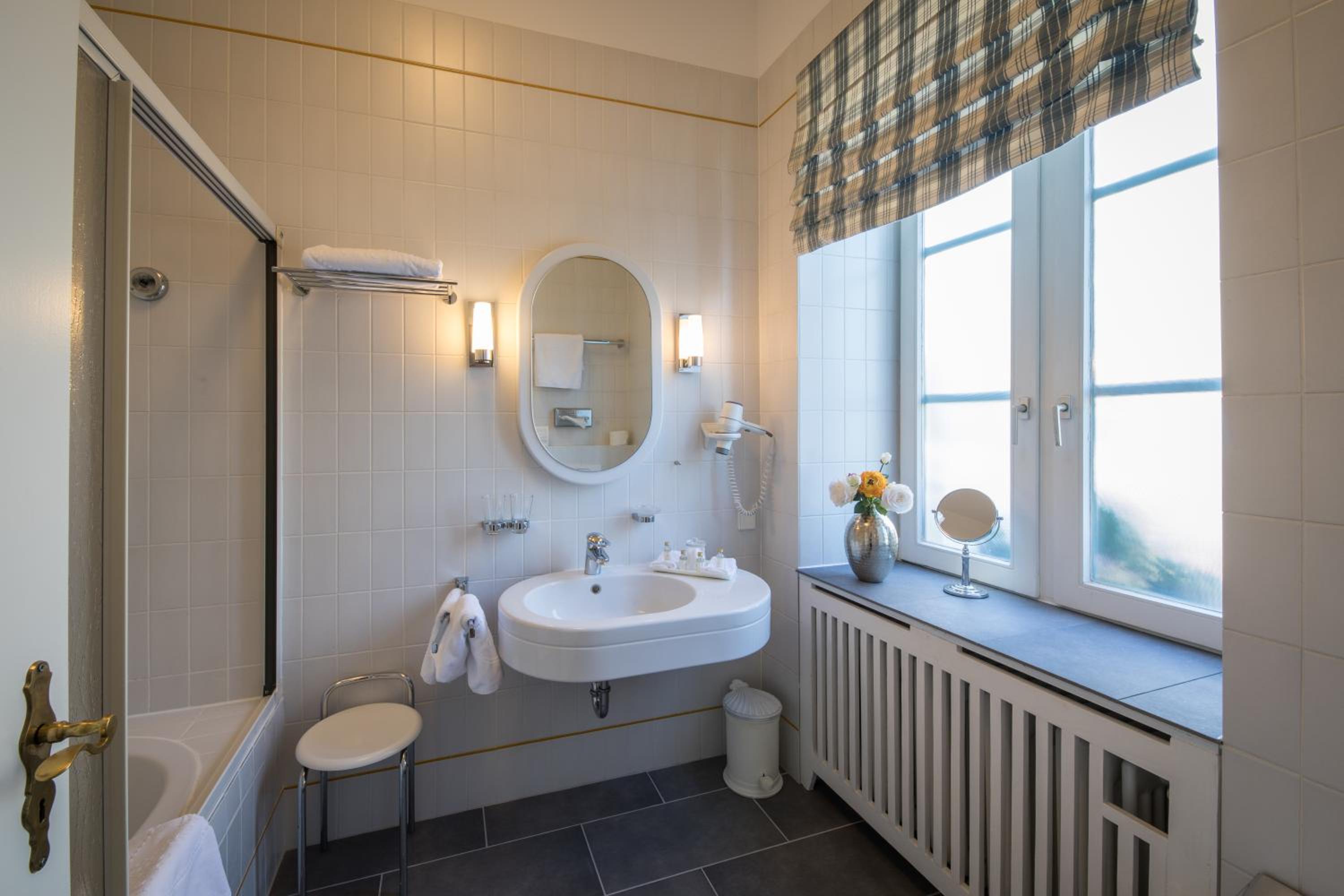 Standard Double or Twin Room - Photo 3