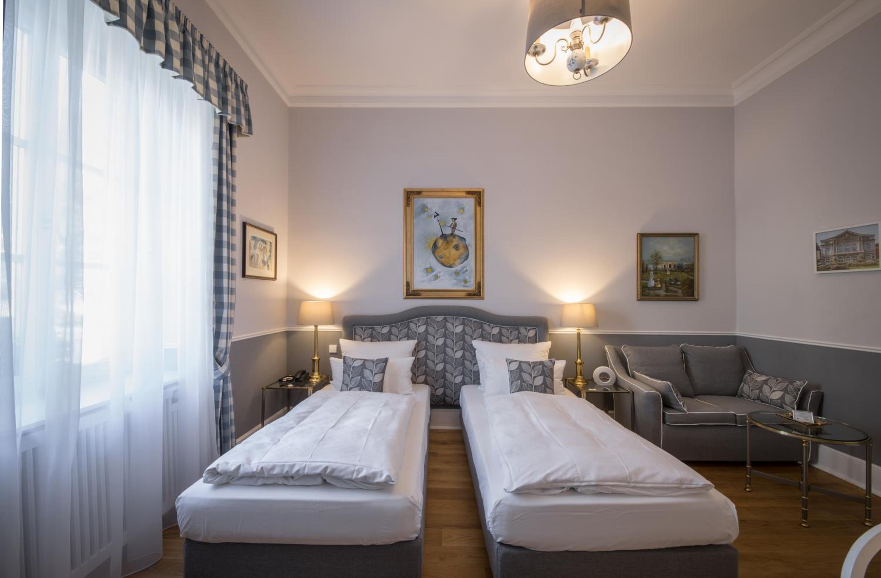 Standard Double or Twin Room - Photo 5