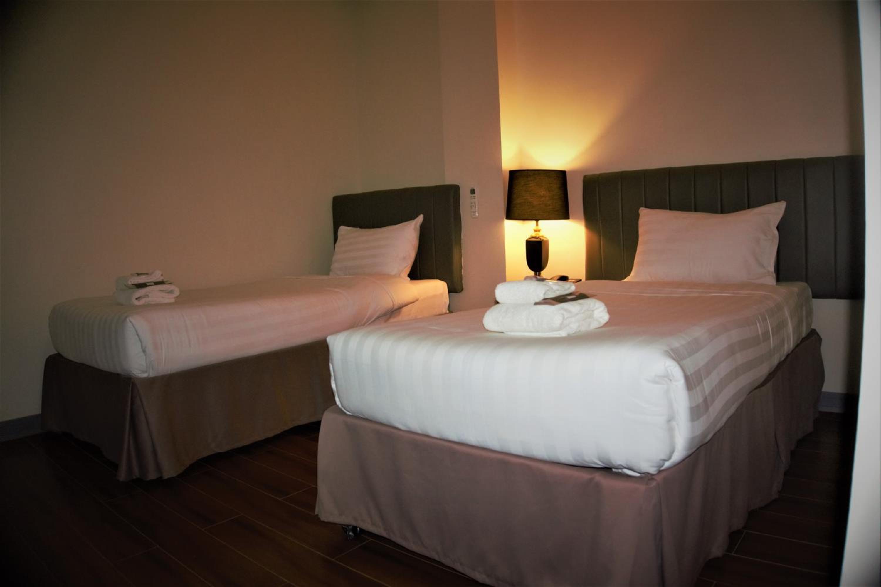 Deluxe Twin Room - Photo 12