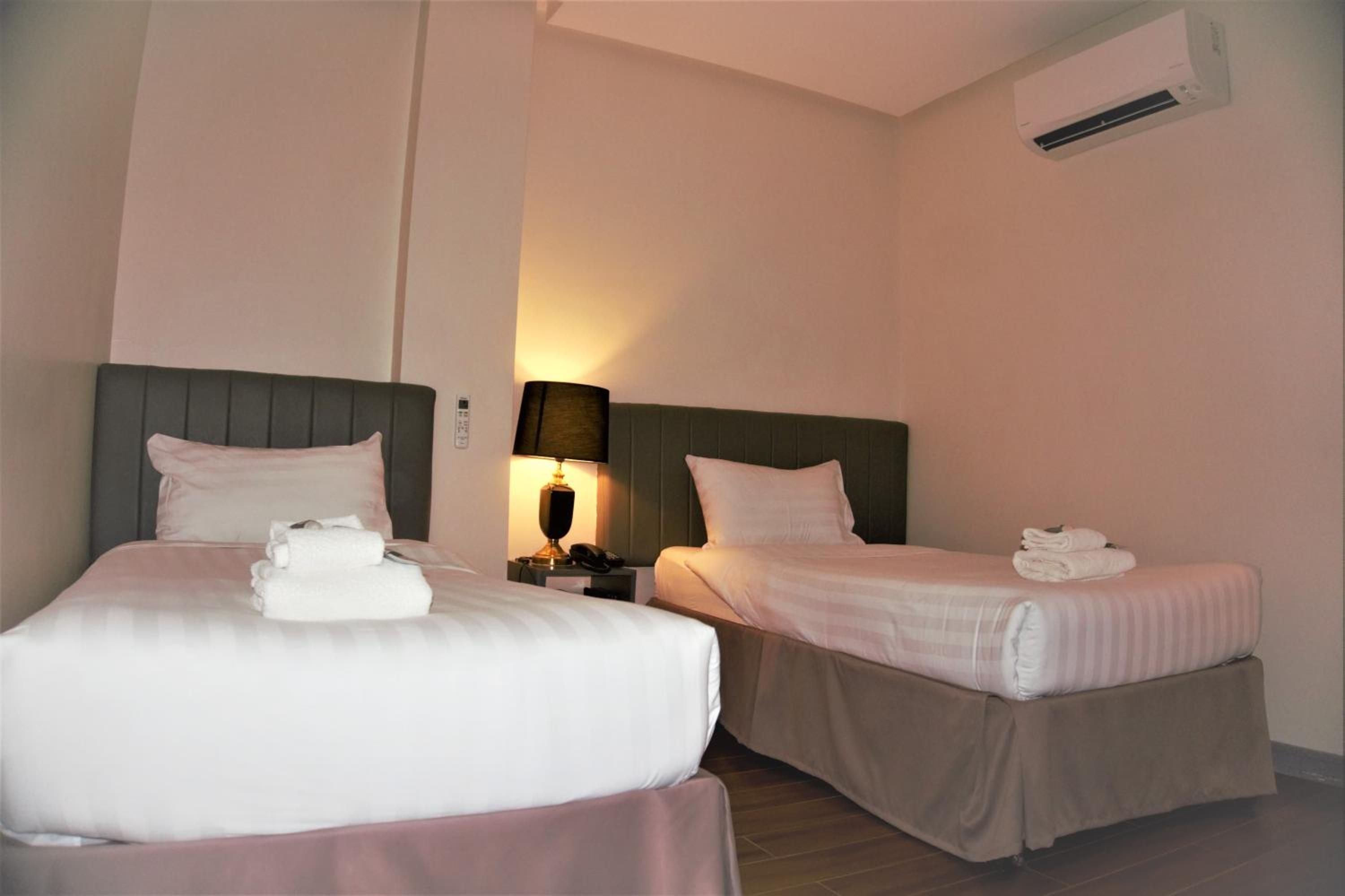 Deluxe Twin Room - Photo 3