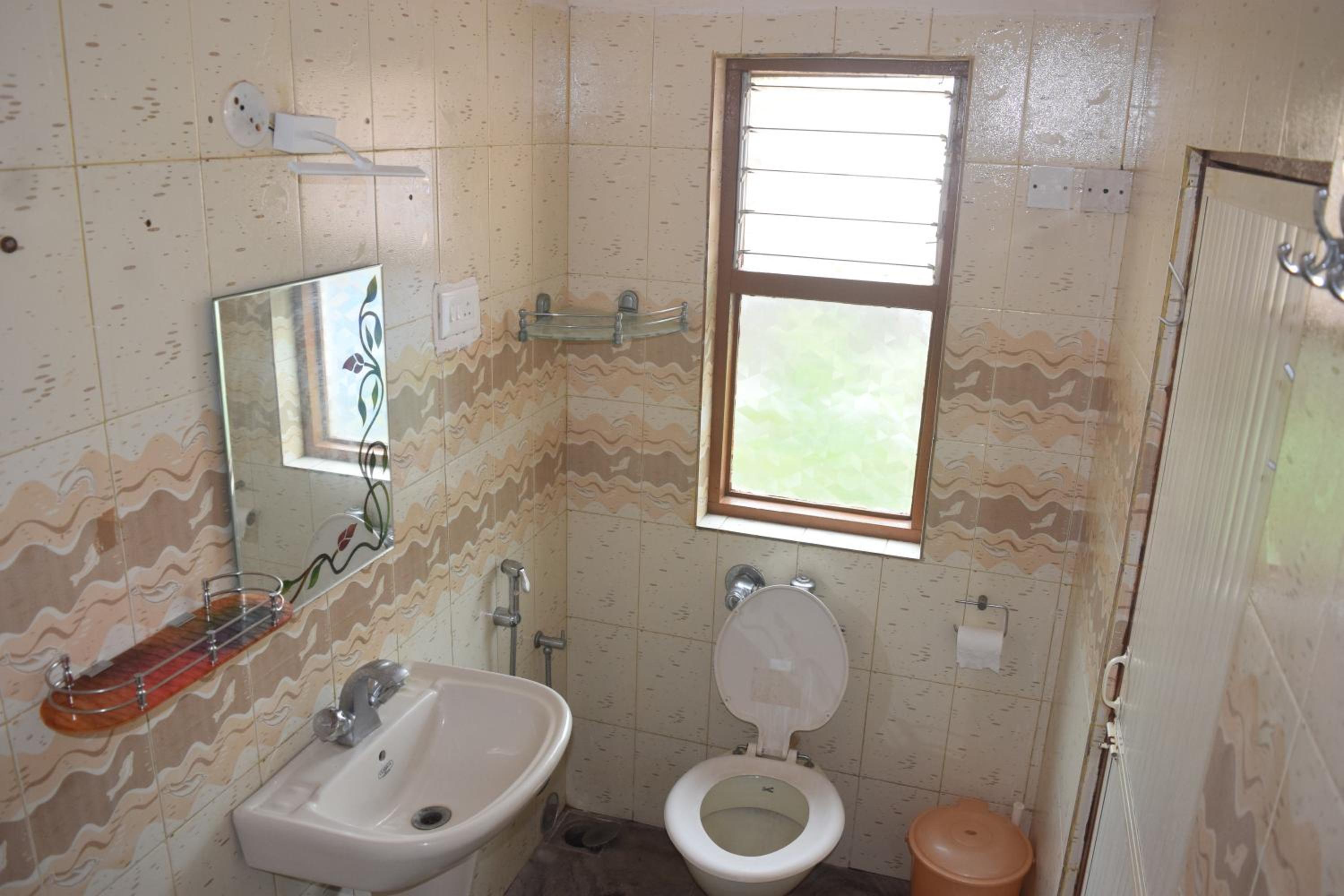 Deluxe Double Room with Shower - Photo 3
