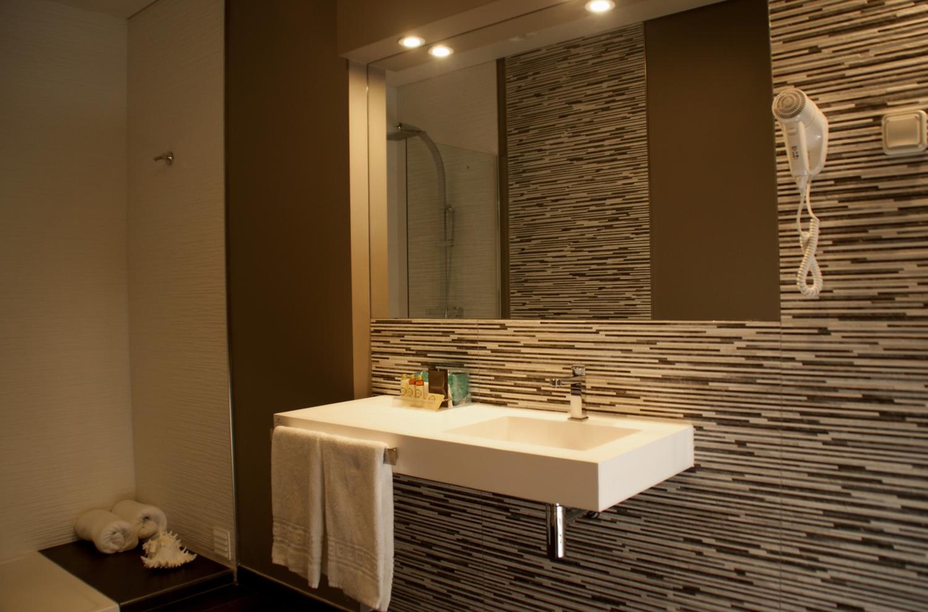 Superior Double or Twin Room - Photo 10