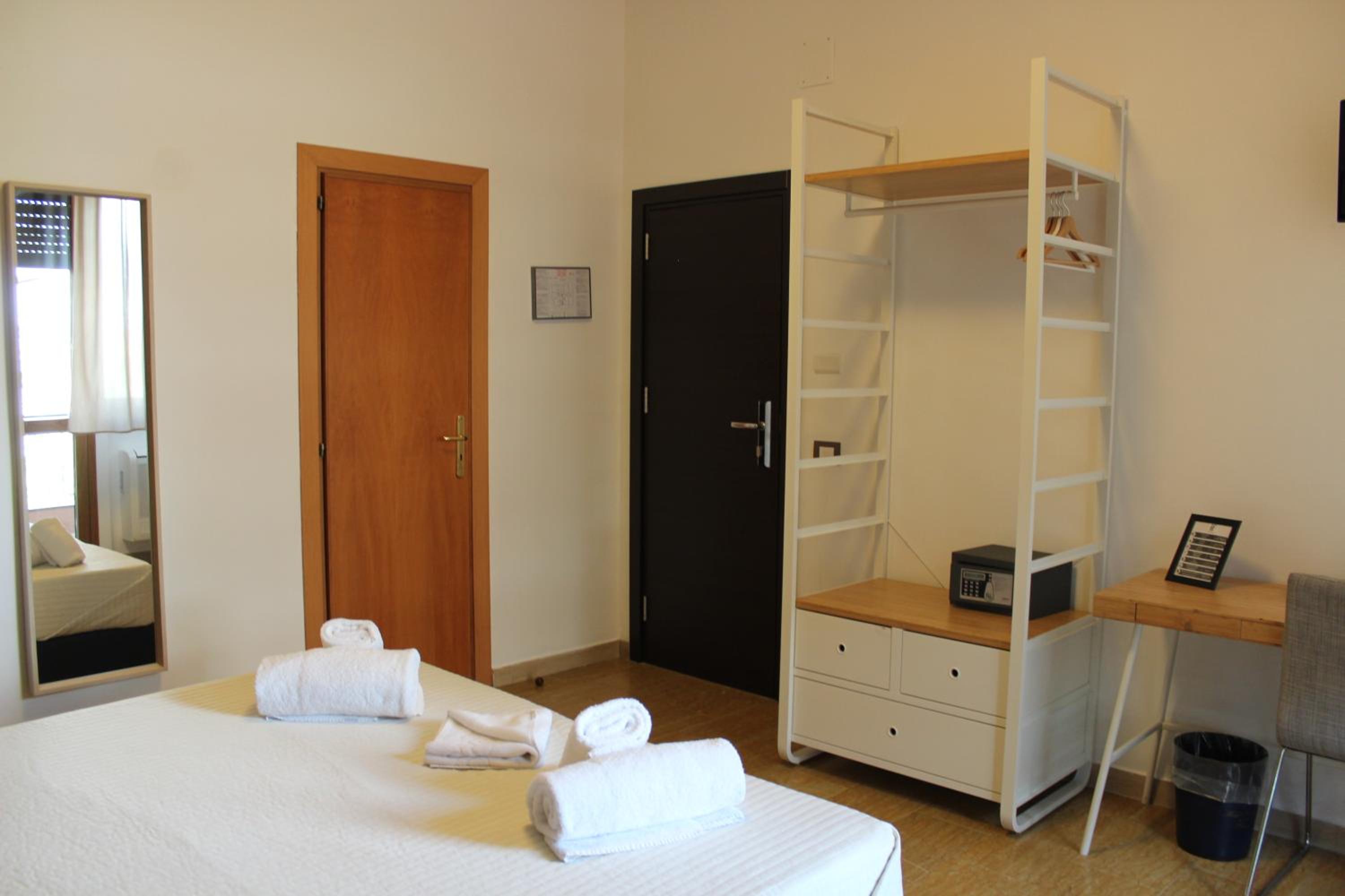 Double or Twin Room photo 3
