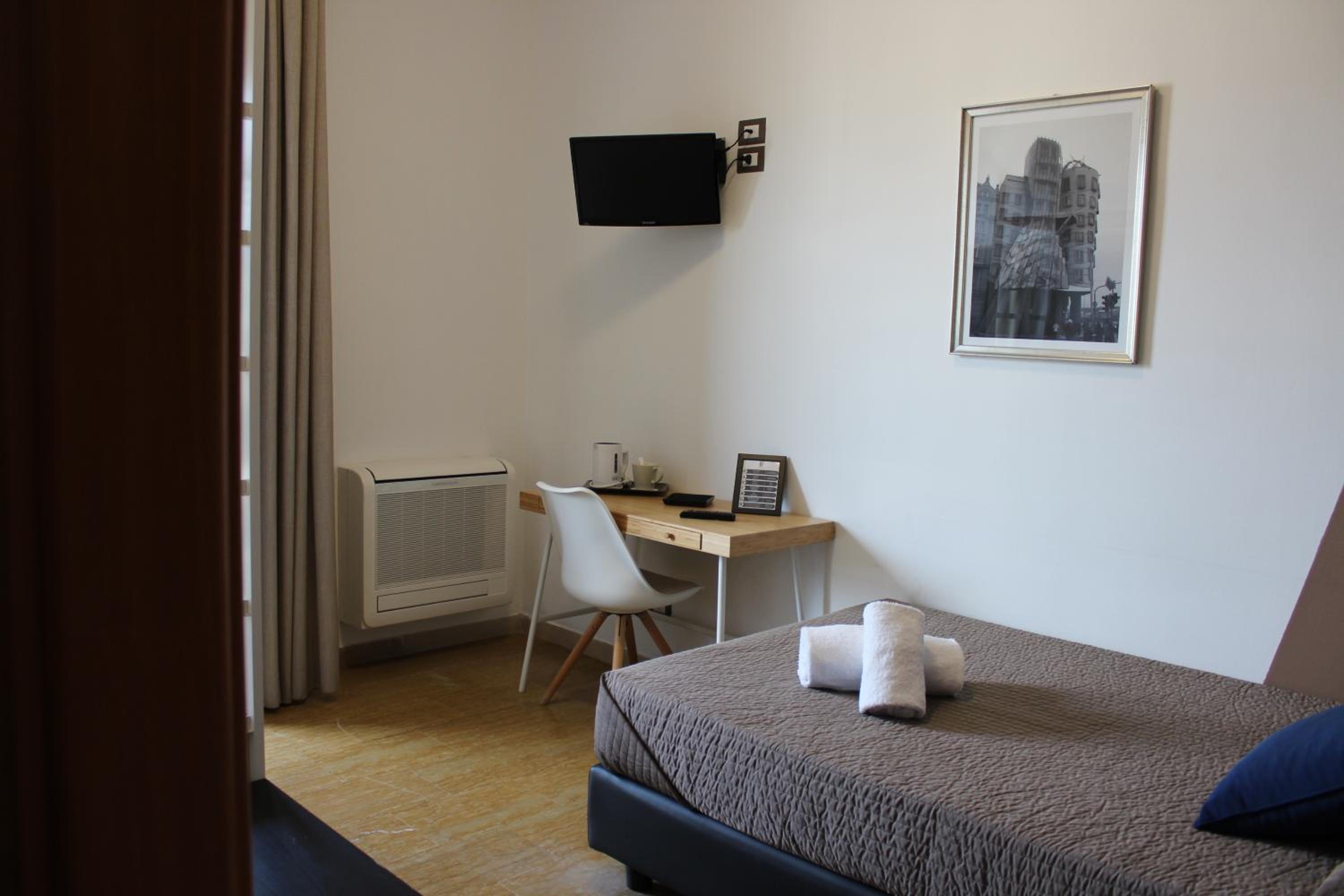 Small Double Room photo 2