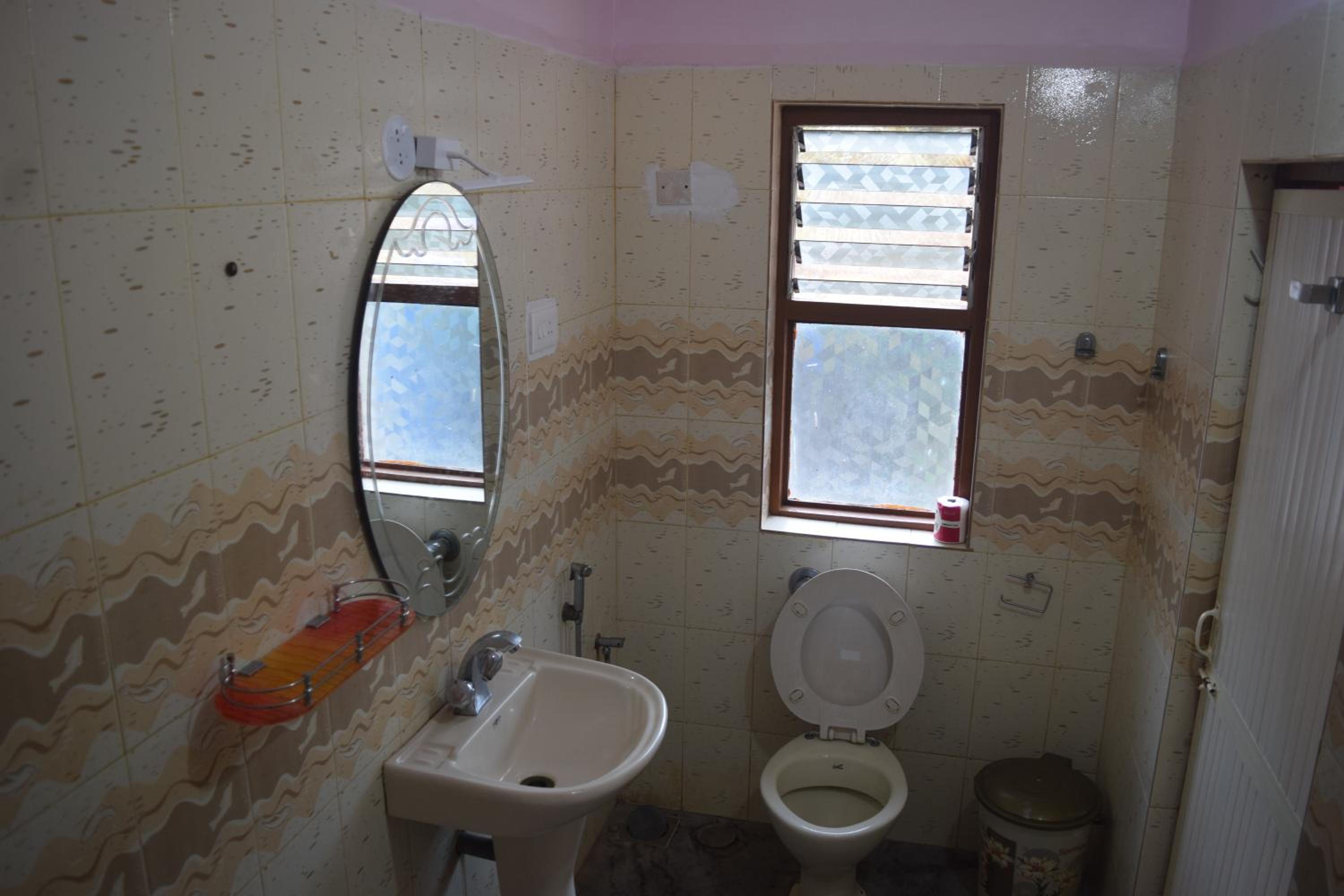 King Room with Balcony - Photo 2