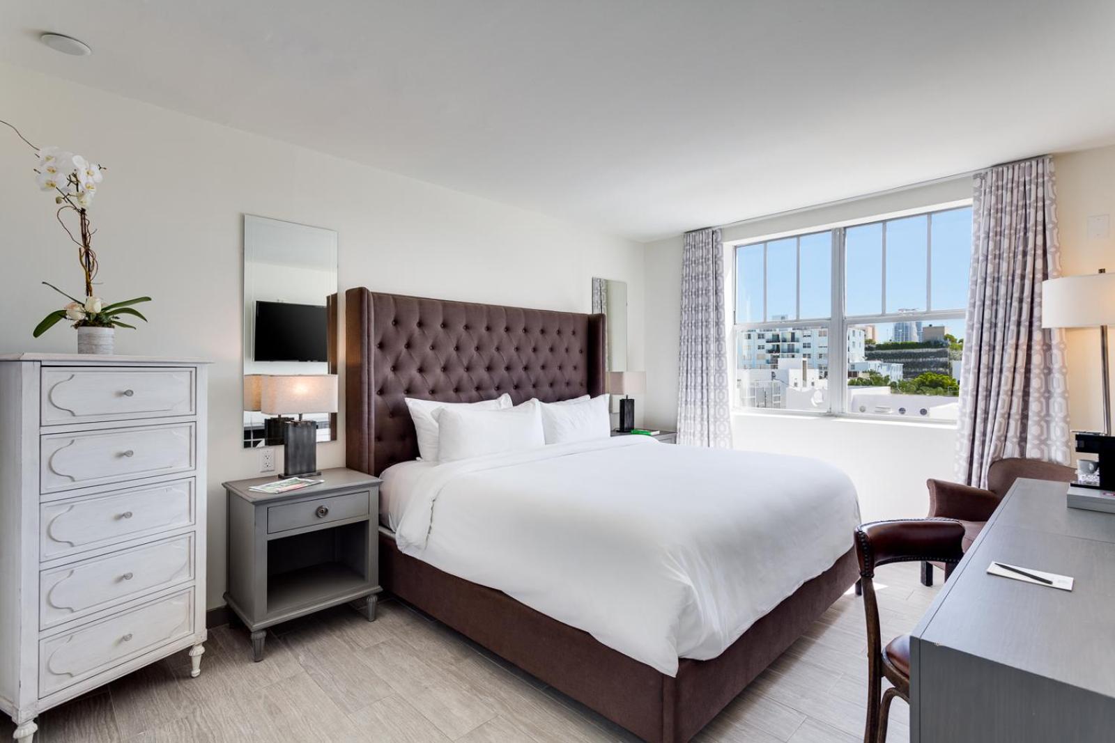 One Bedroom Pool View Suite - Photo 1