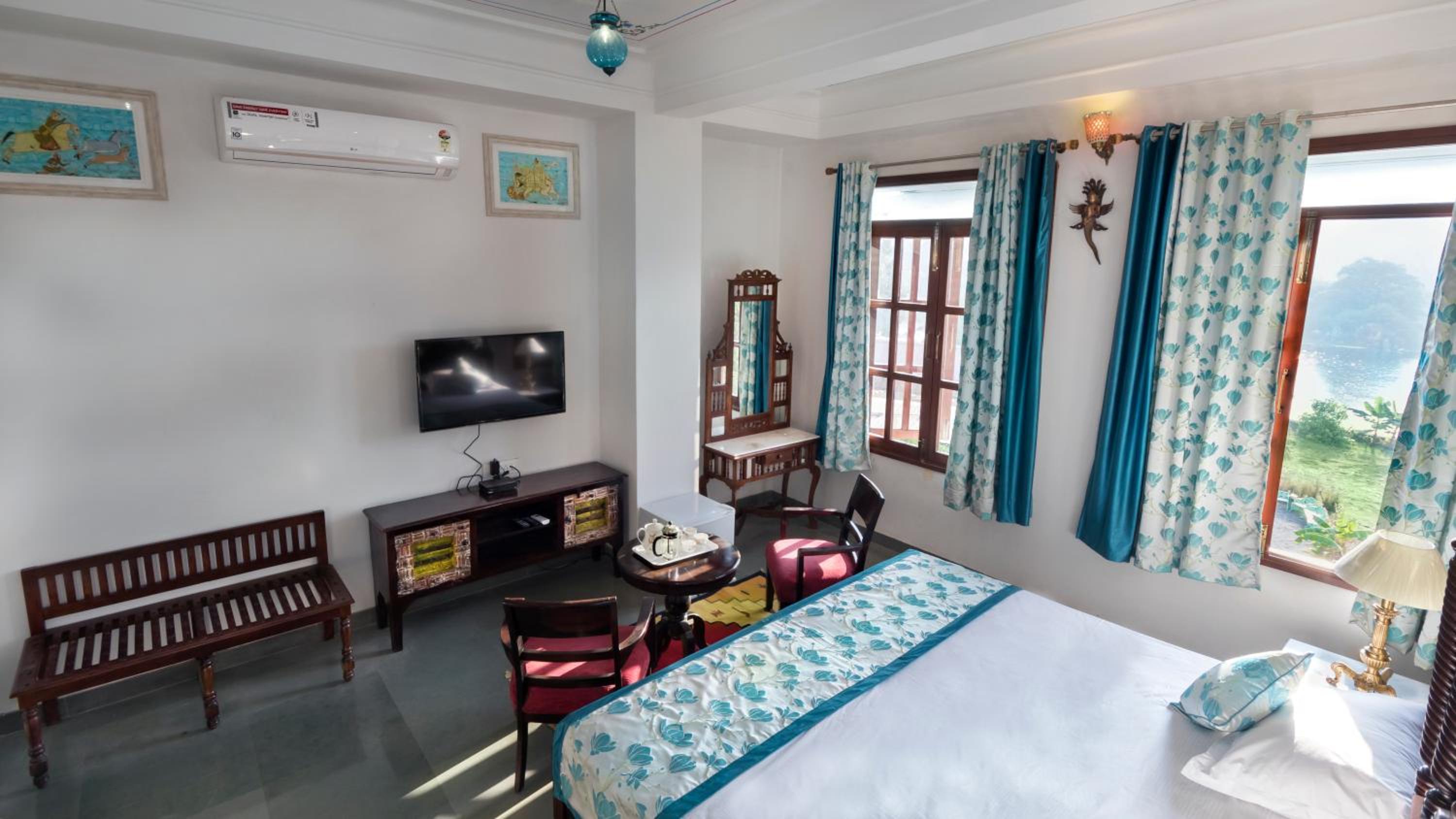 Deluxe King Room