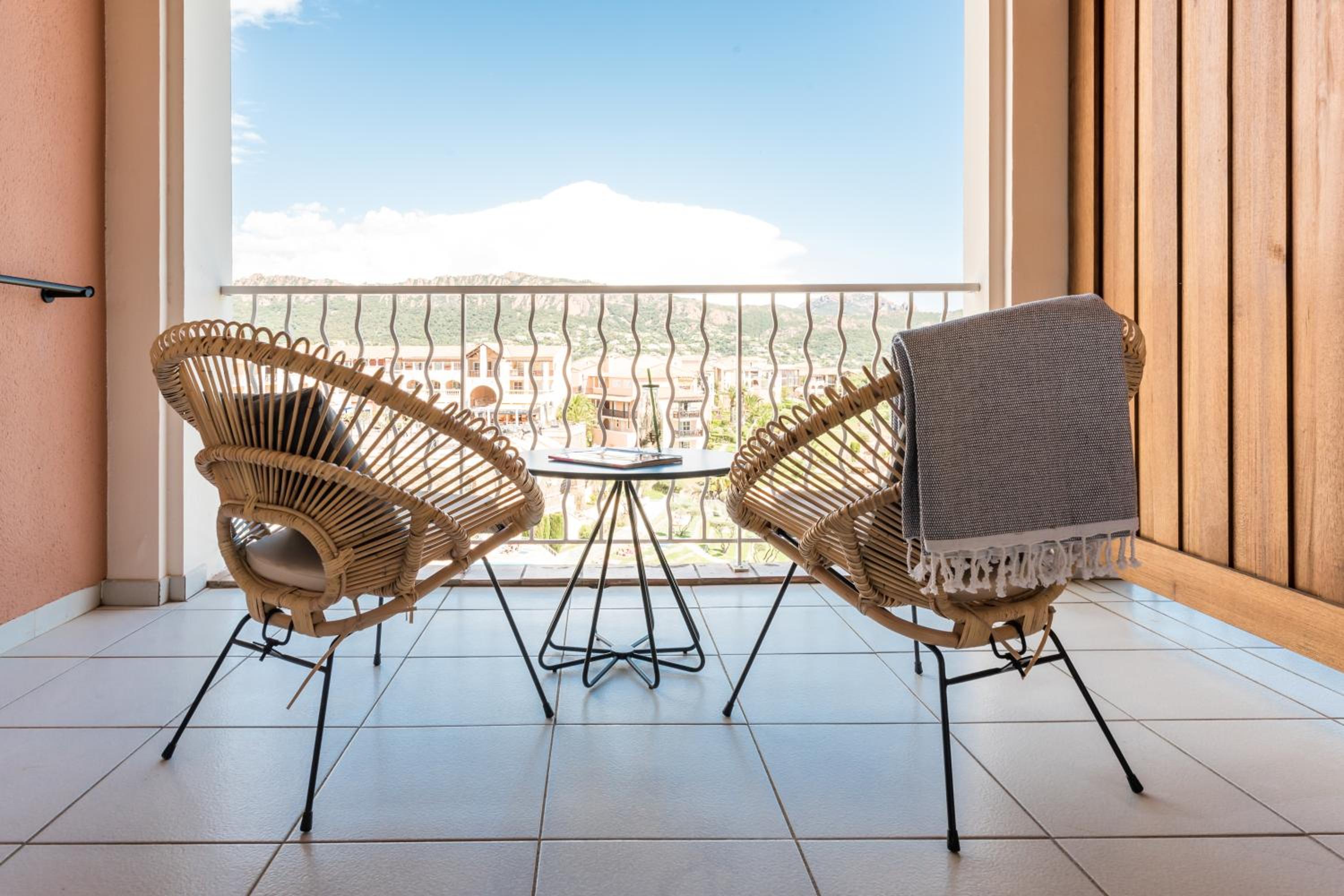 Double Room with Air Conditioning and Terrace or Balcony - Sea View  - Photo 5