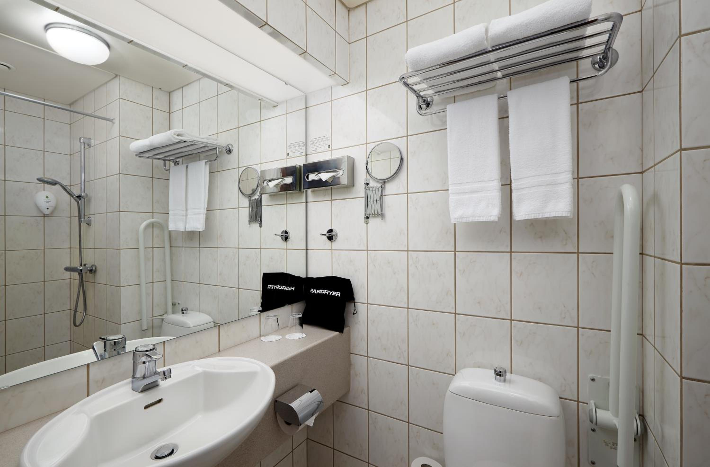 Standard Twin Room - Photo 3