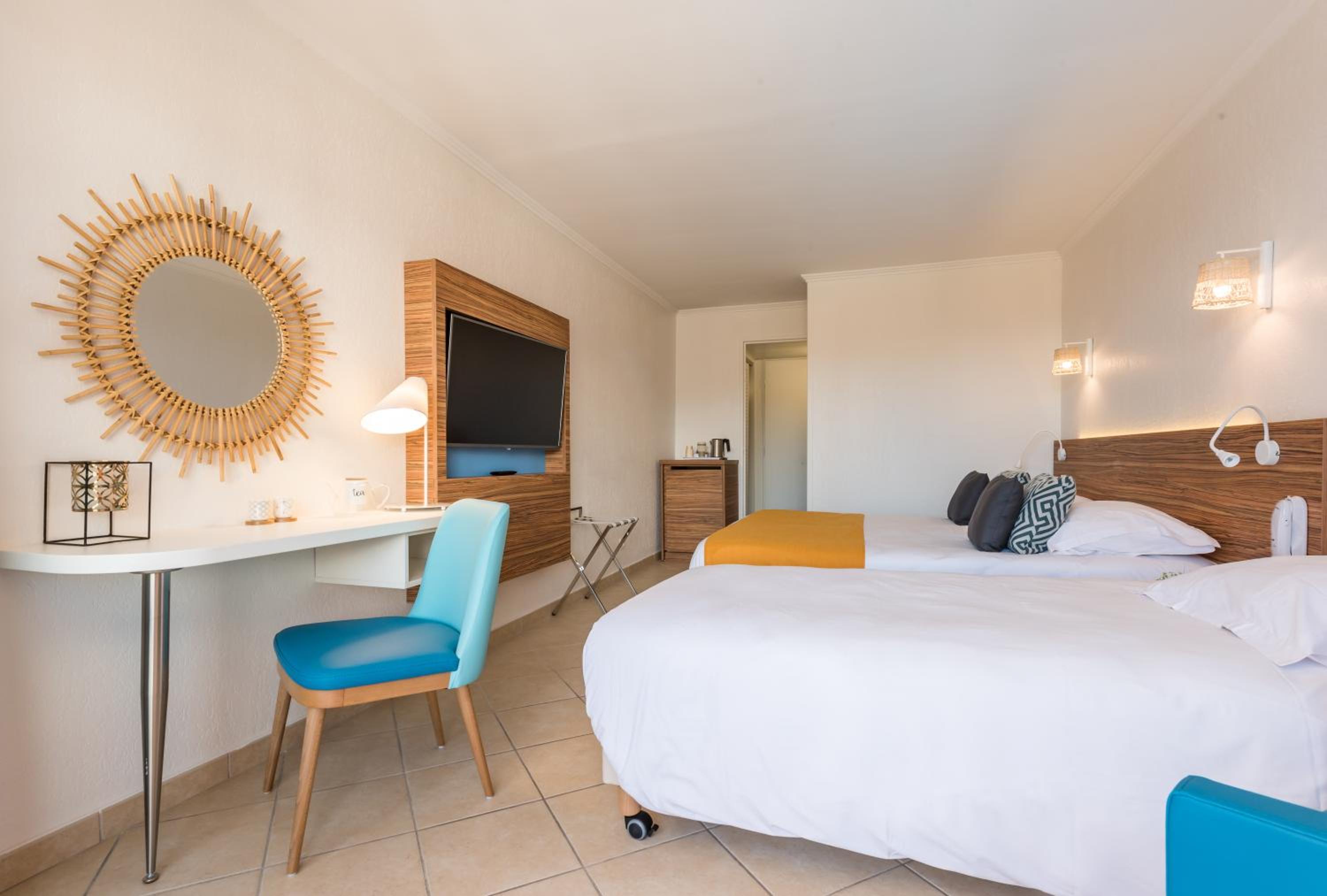 Triple Room with Air Conditioning and Terrace or Balcony - Sea View  - Photo 5