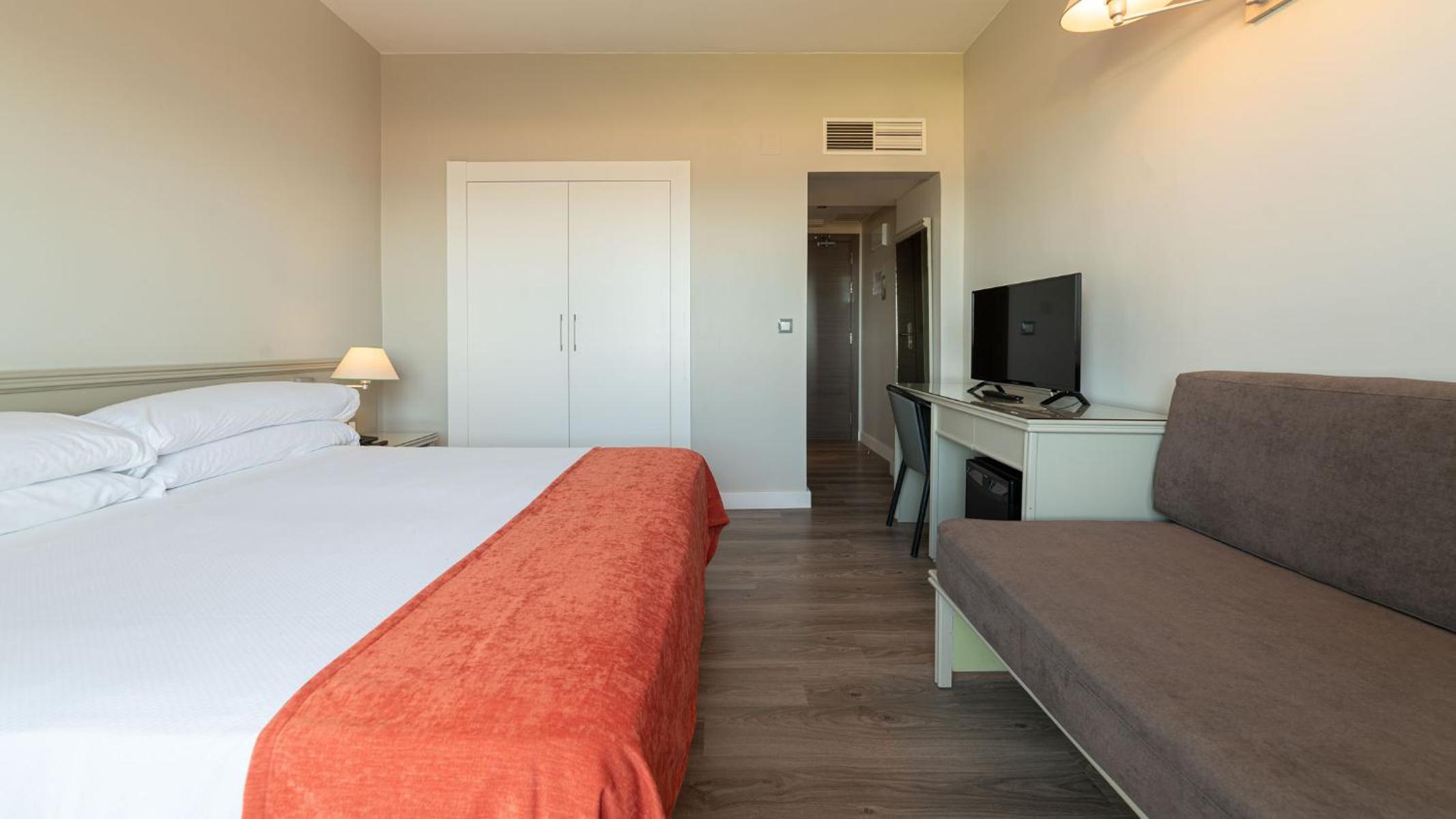 Twin Room - Photo 8