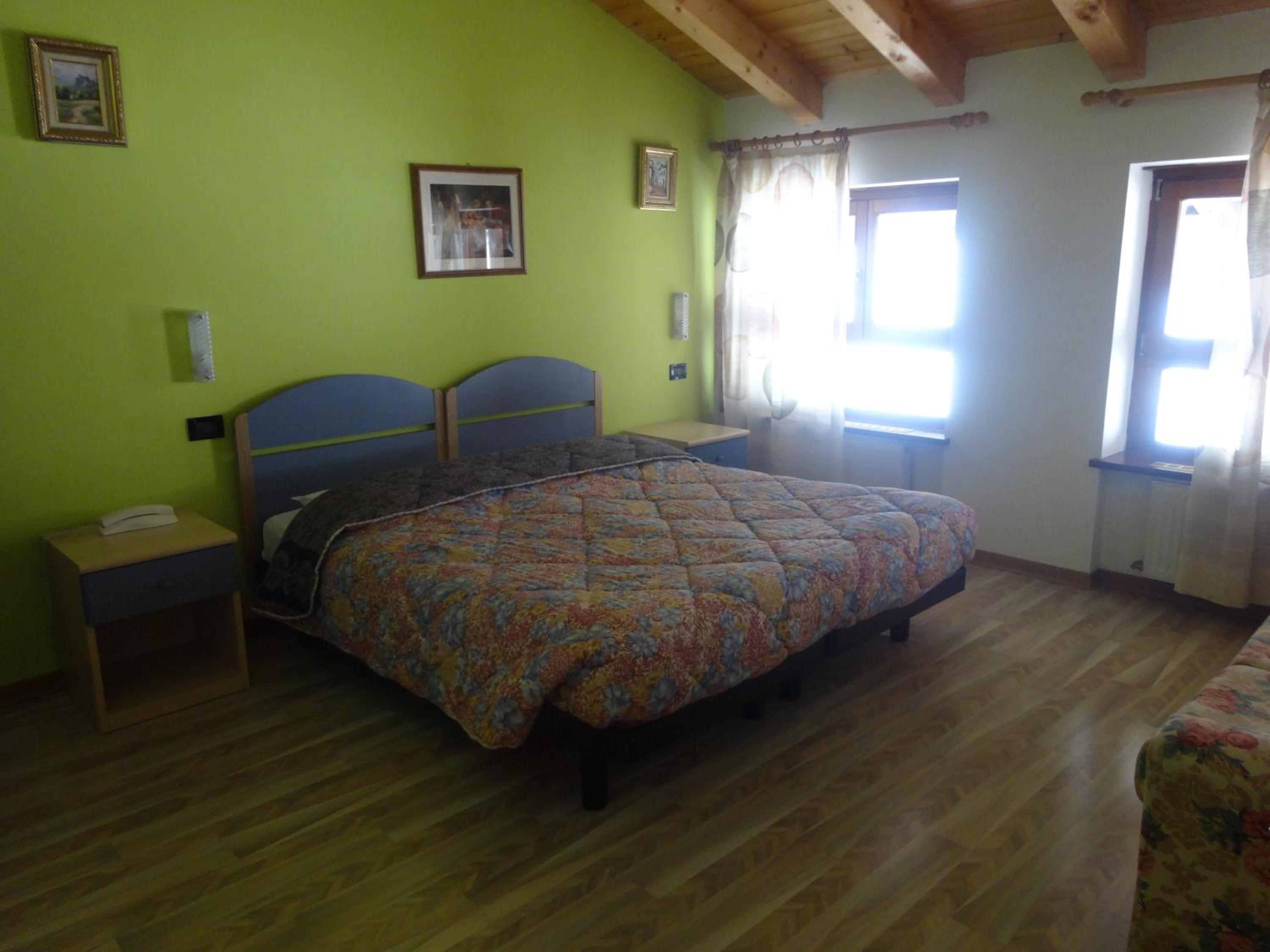 Quadruple Room with Private Bathroom - Photo 1