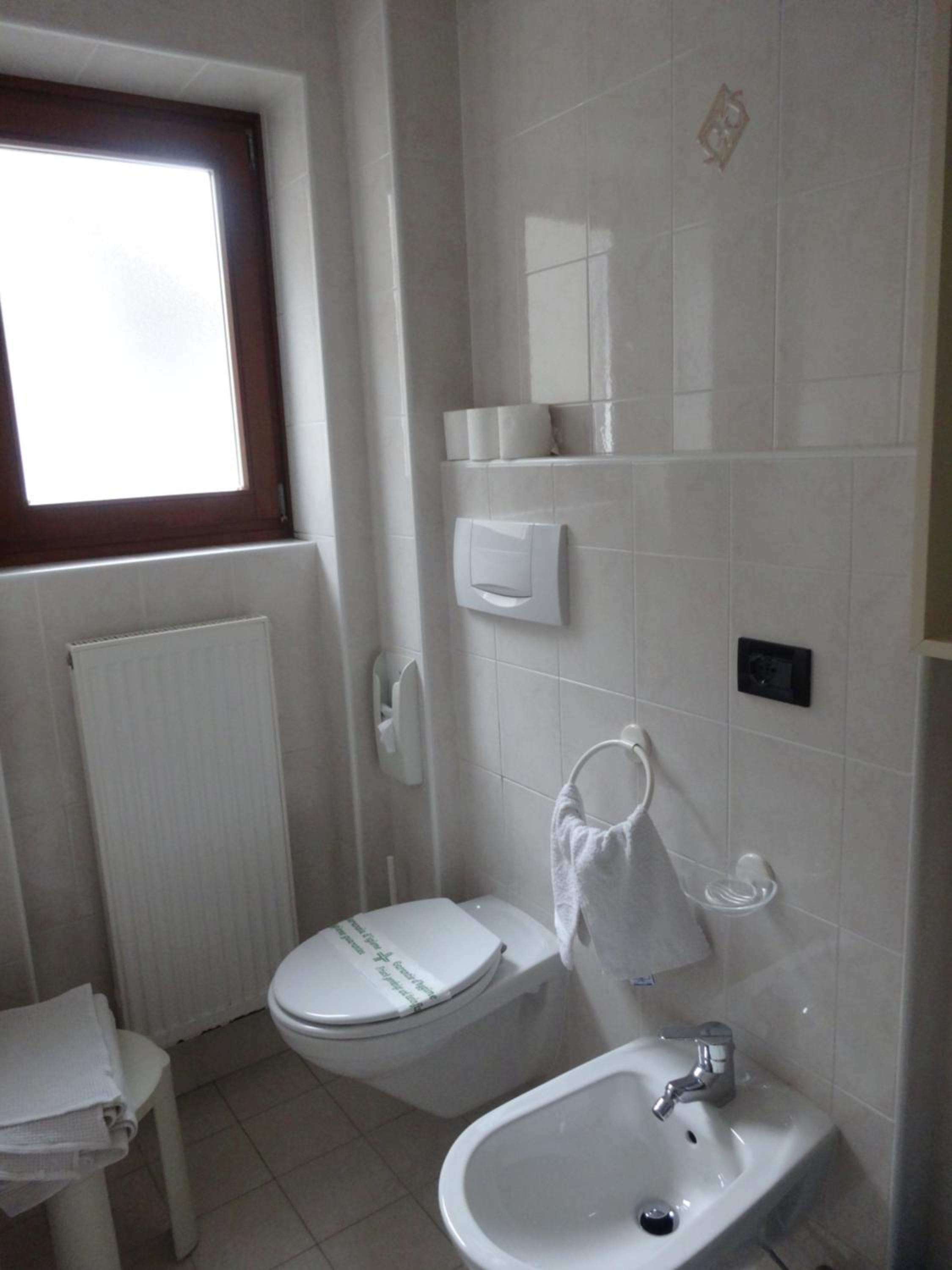 Quadruple Room with Private Bathroom - Photo 3
