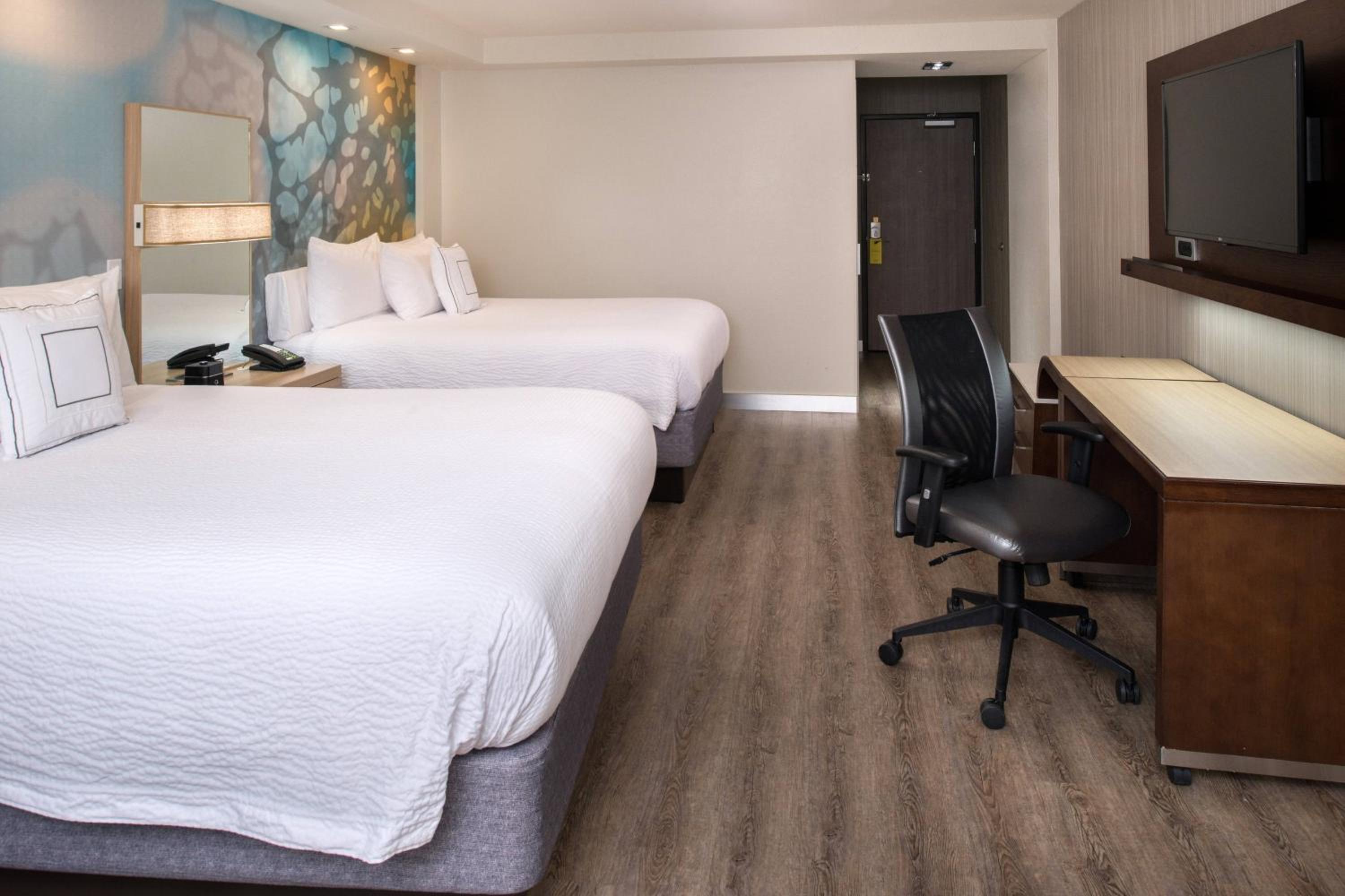 Queen Room with Two Queen Beds - Hearing Accessible