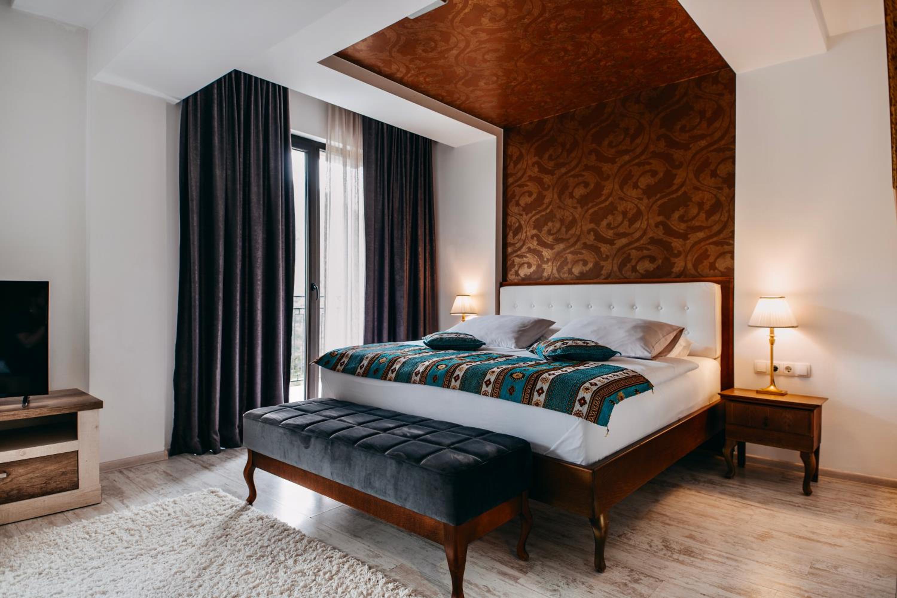 Deluxe Double Room with River View and Balcony - Photo 4