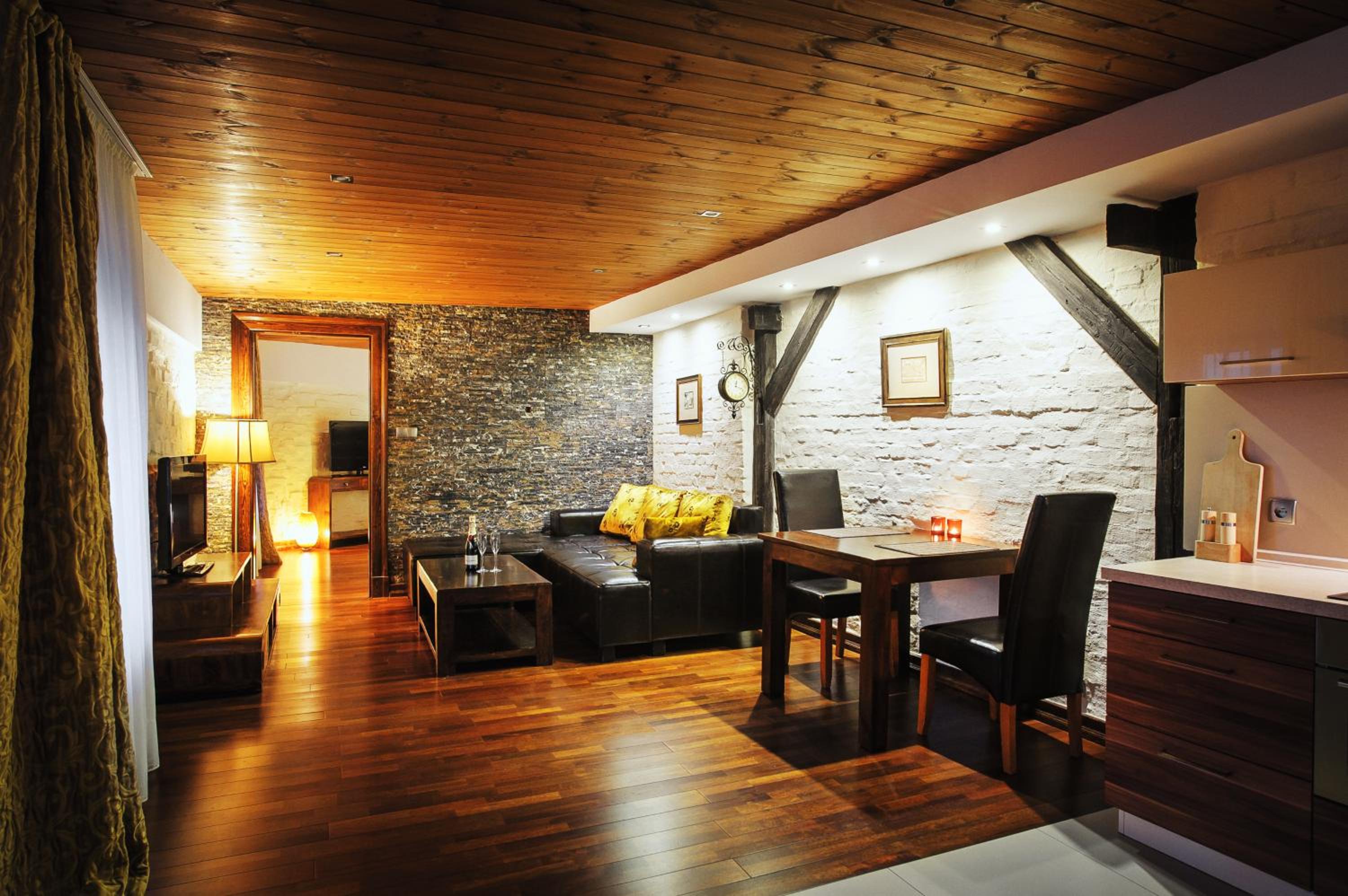 Superior Apartment thumbnail 5