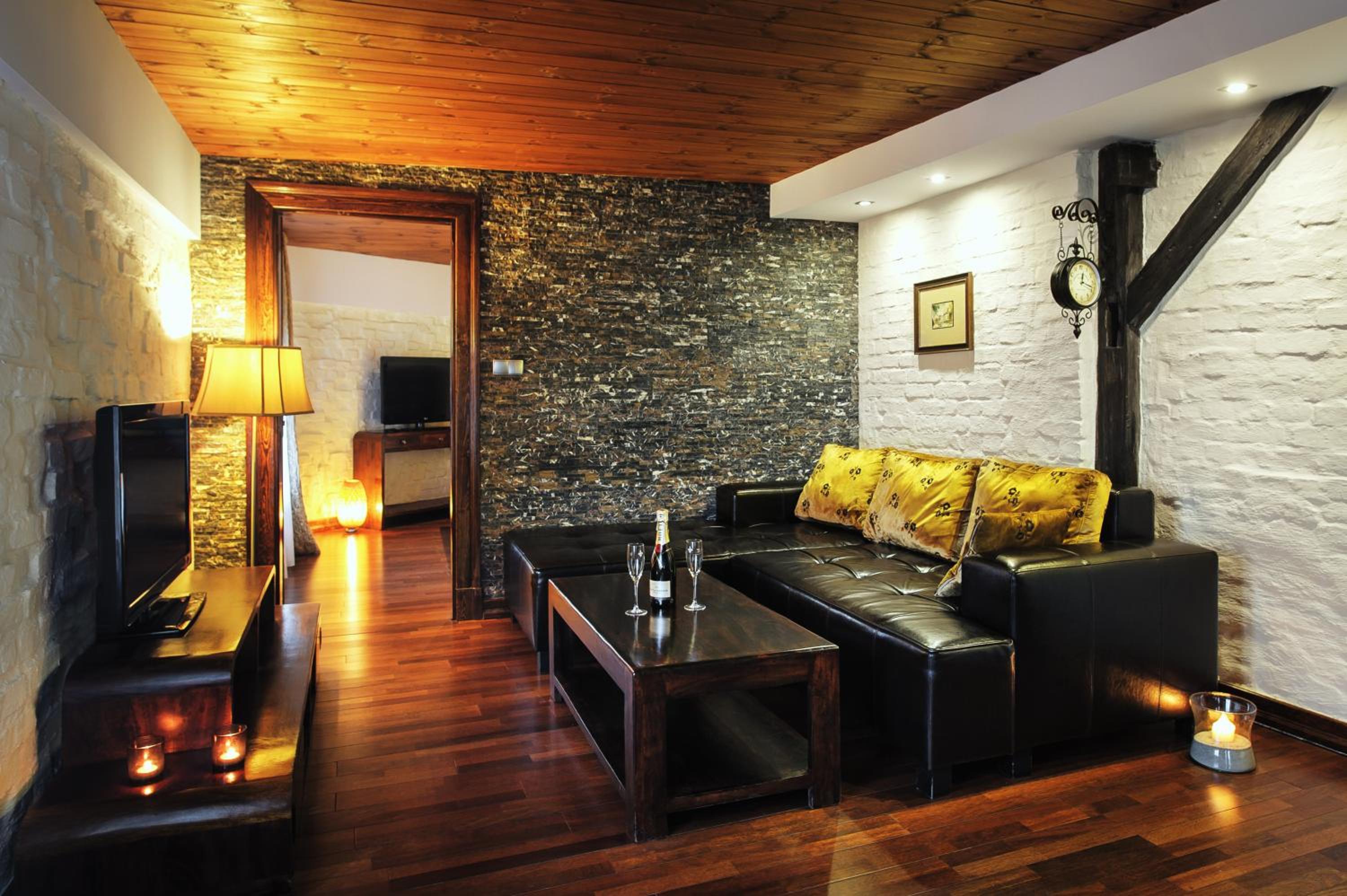 Superior Apartment thumbnail 6
