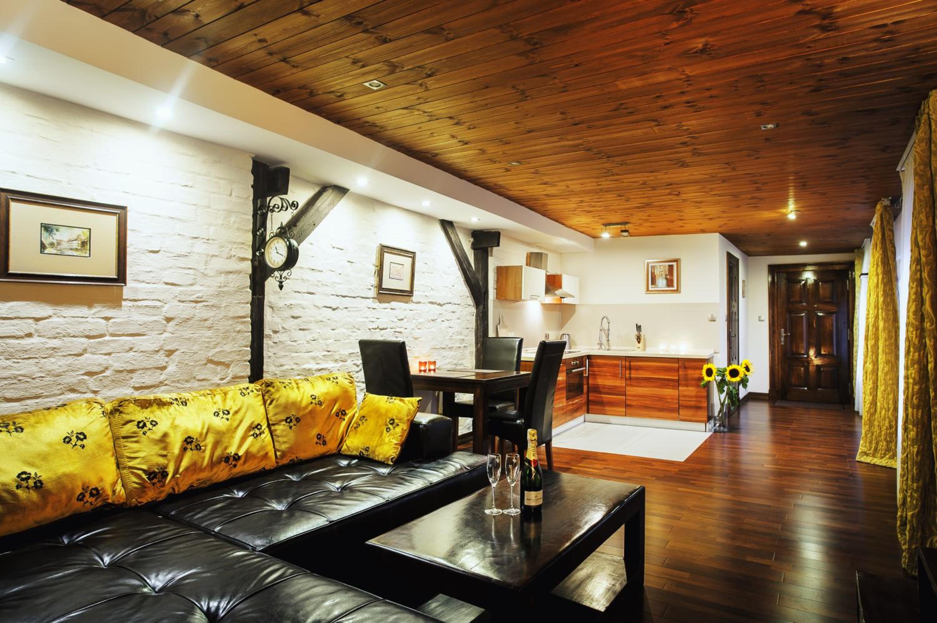 Superior Apartment thumbnail 6