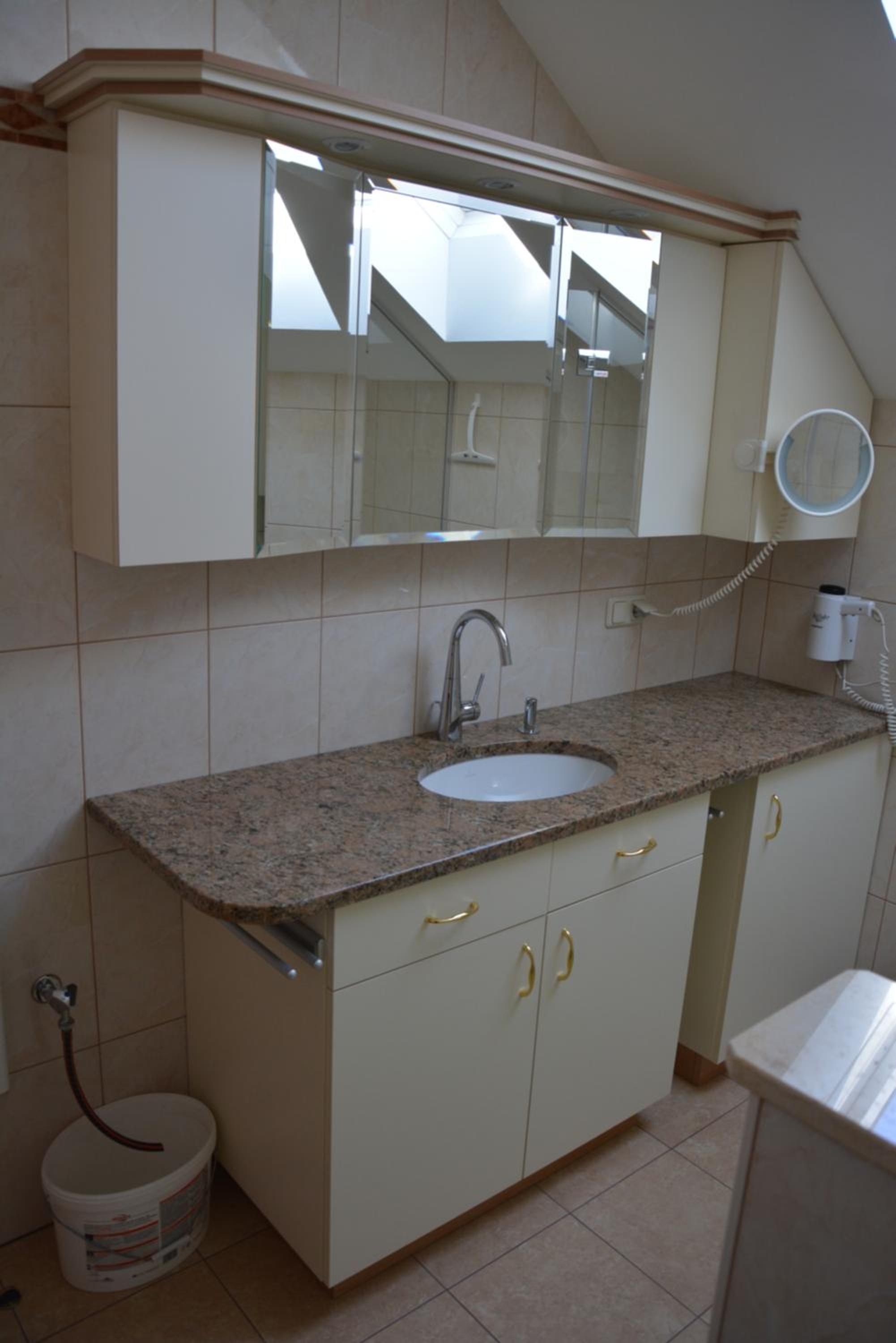 Deluxe Room (2 Adults + 1 Child) photo 3