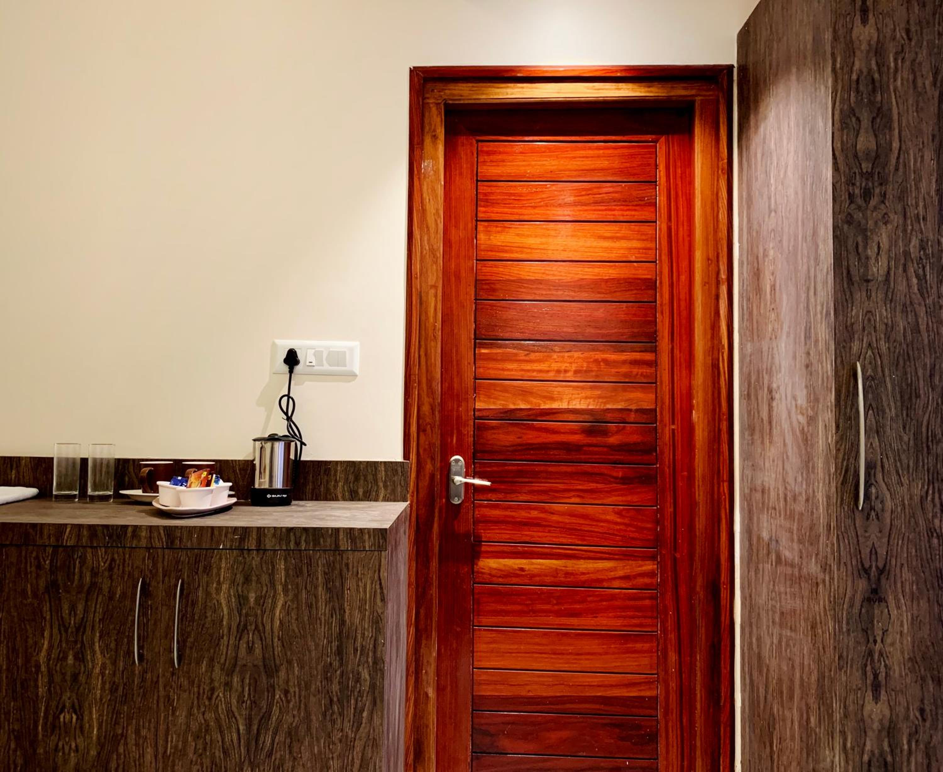 Deluxe Double Room (2 Adults + 1 Child) - Photo 2