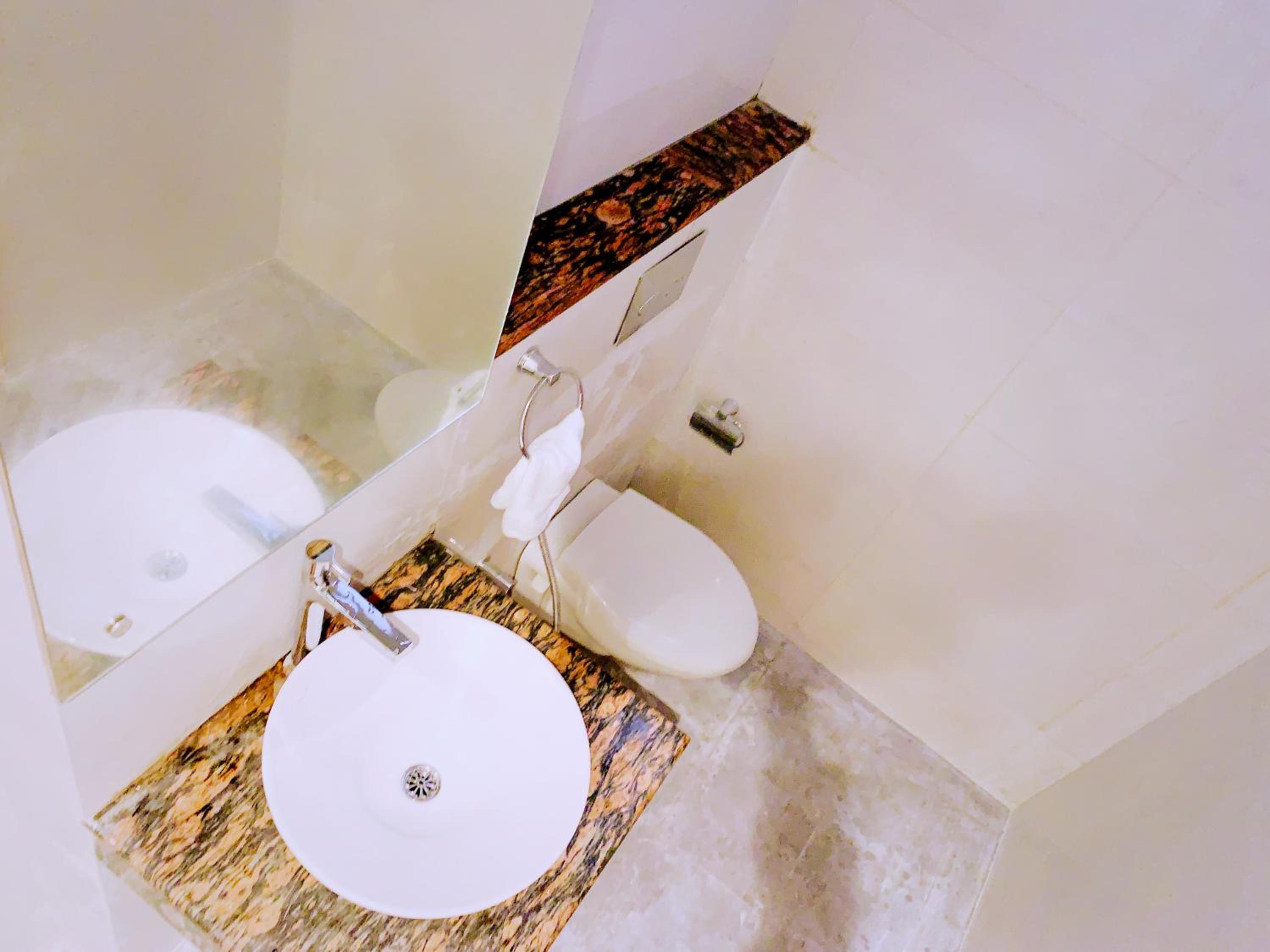 Deluxe Double Room (2 Adults + 1 Child) - Photo 9