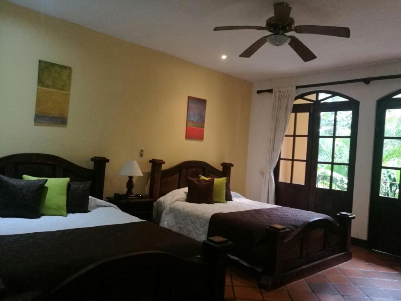 Queen Room with Two Queen Beds photo 1