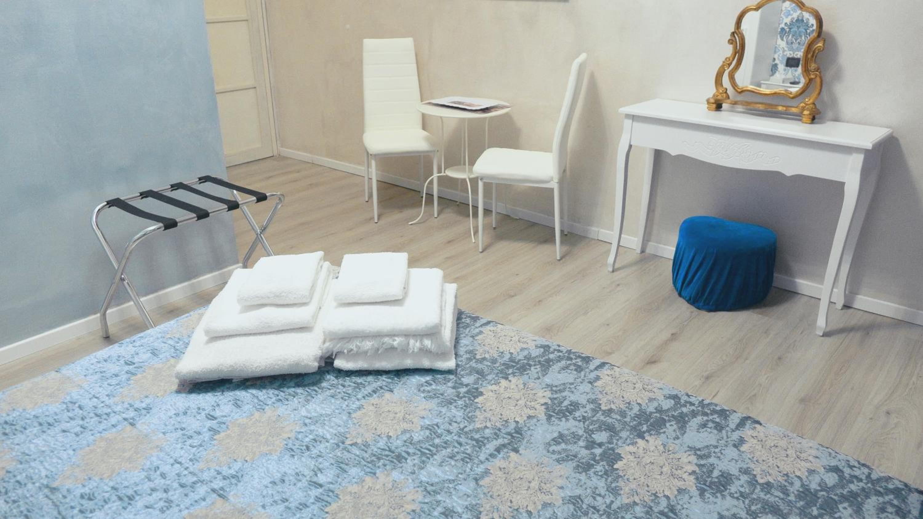 Suite - Photo 13