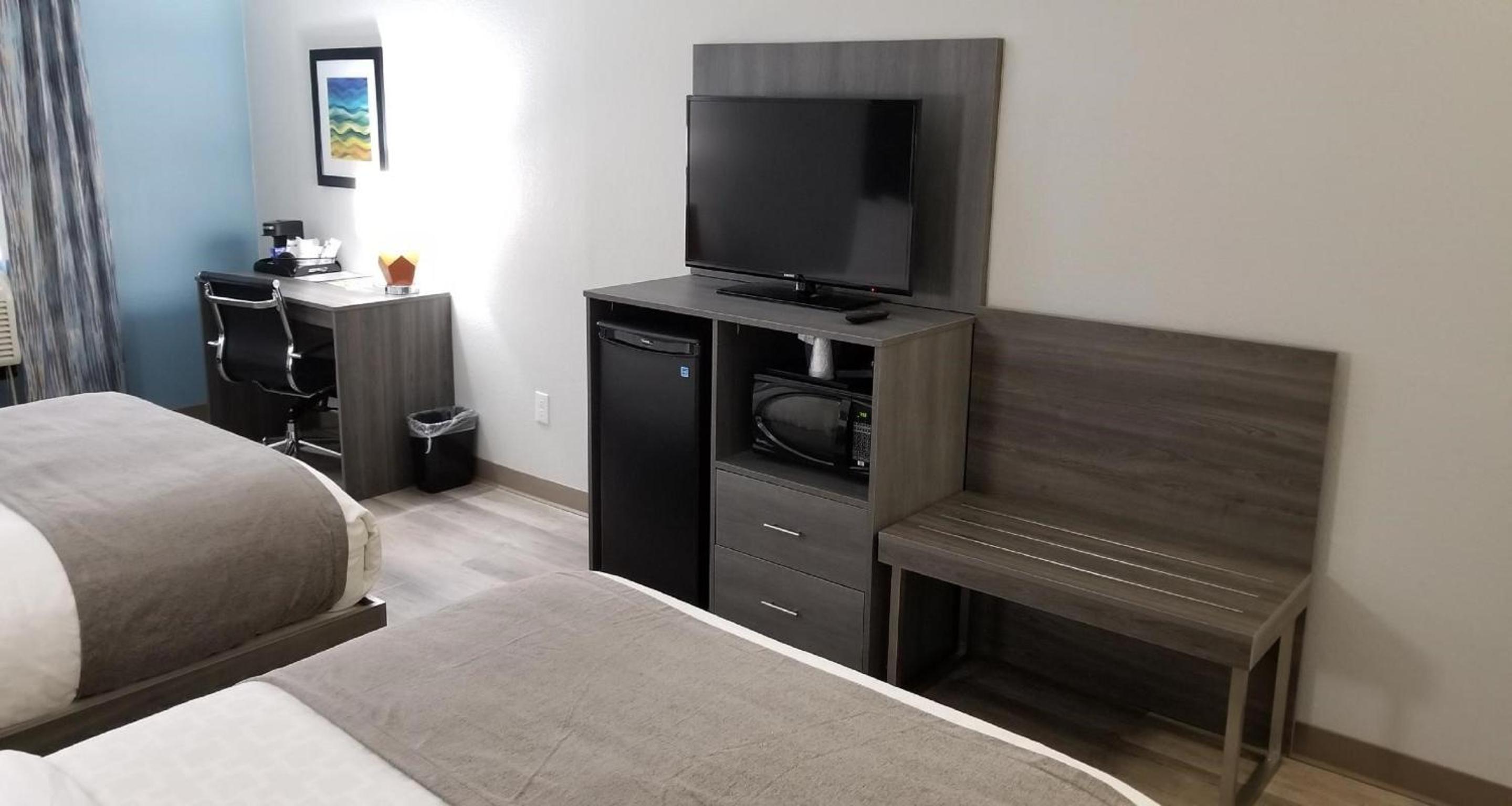 Queen Room with Two Queen Beds and Mobility Accessible Roll-In Shower - Photo 5
